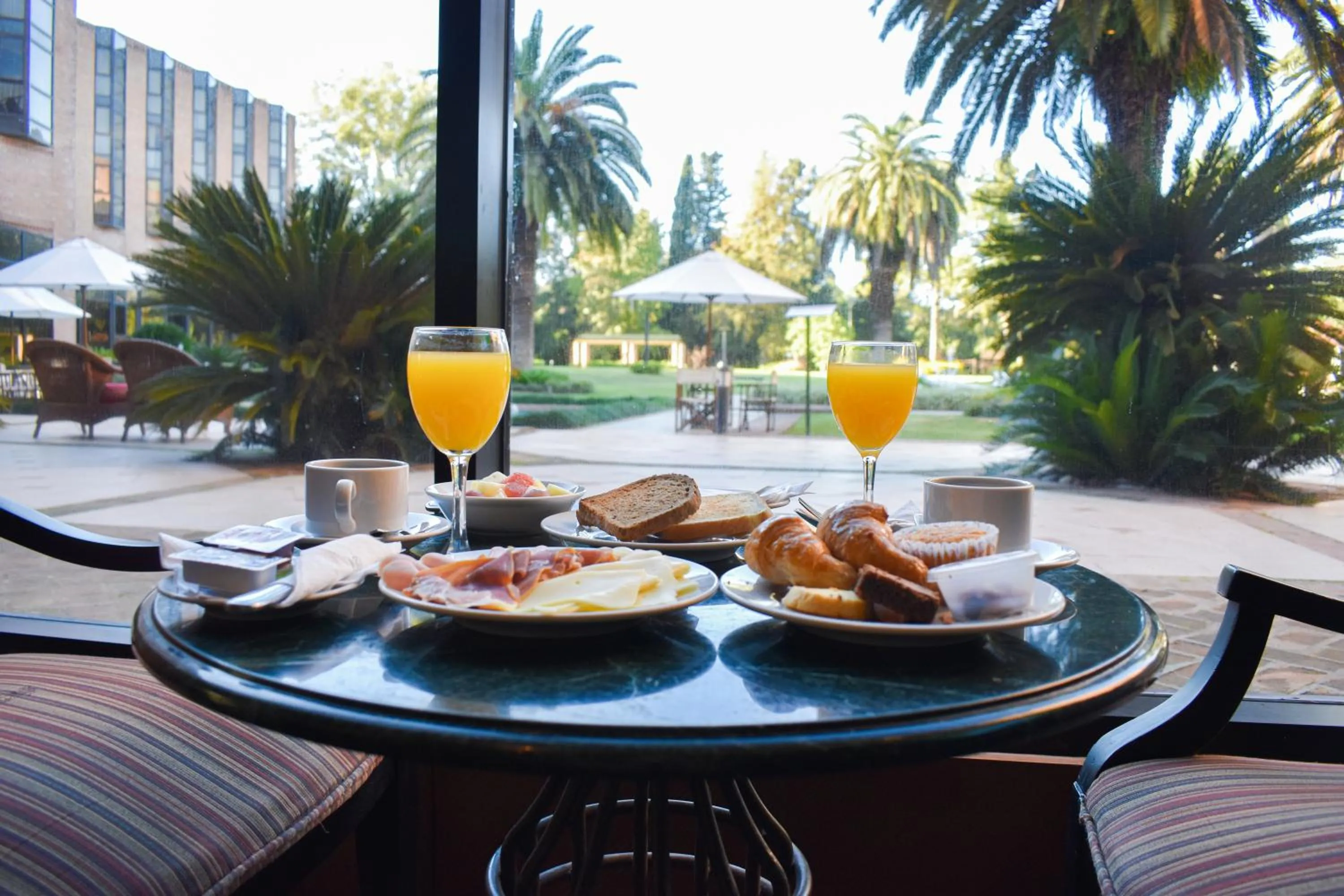 Lounge or bar in Sheraton Pilar Hotel & Convention Center