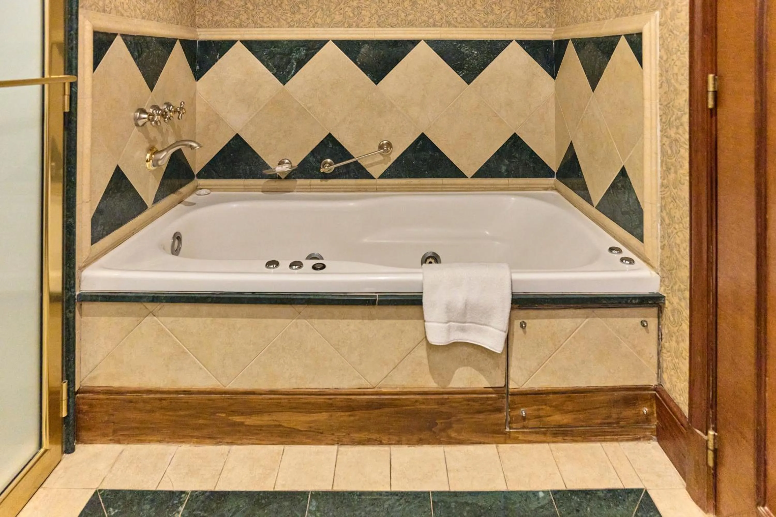 Bathroom in Sheraton Pilar Hotel & Convention Center