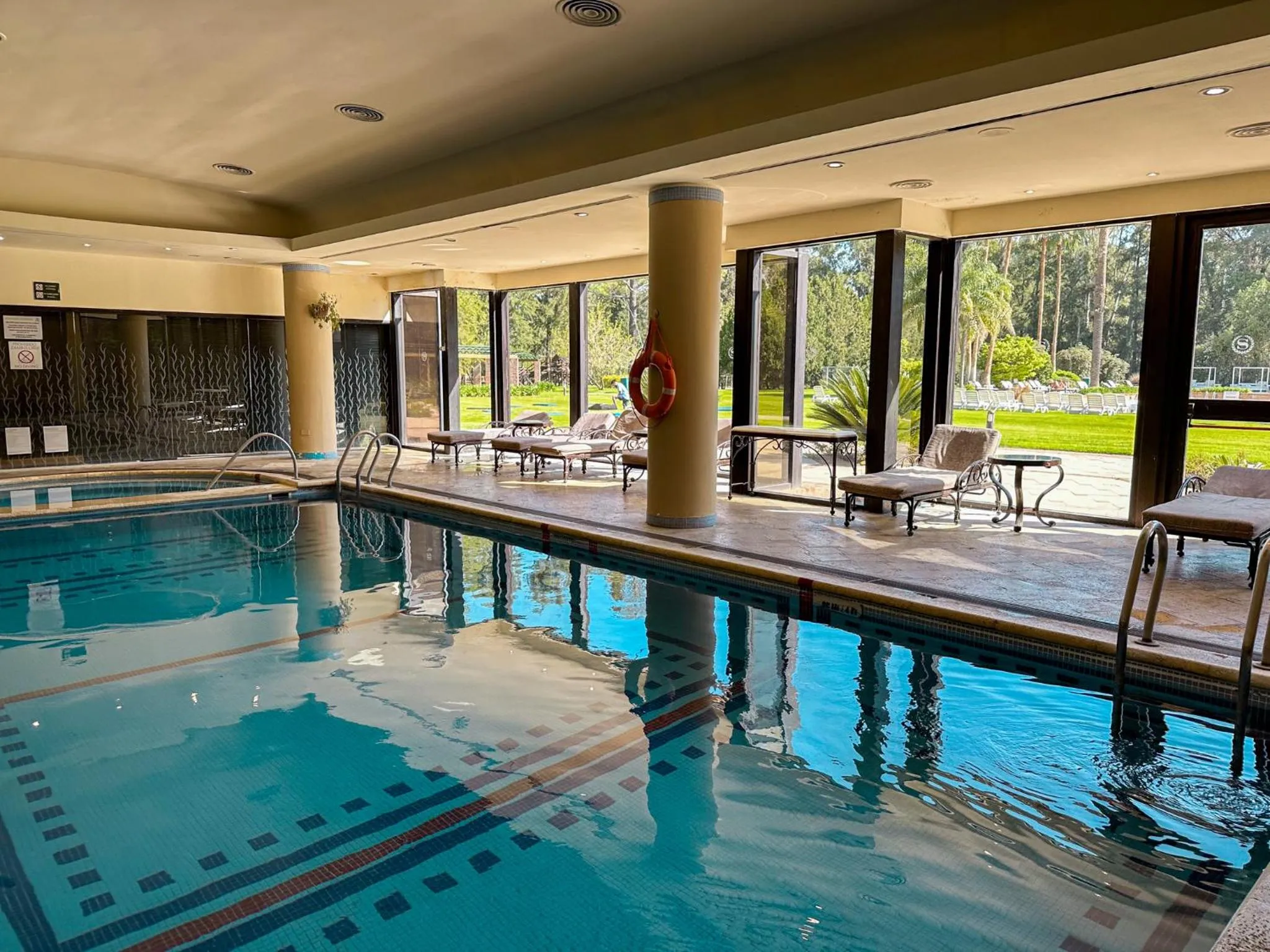 Swimming pool in Sheraton Pilar Hotel & Convention Center