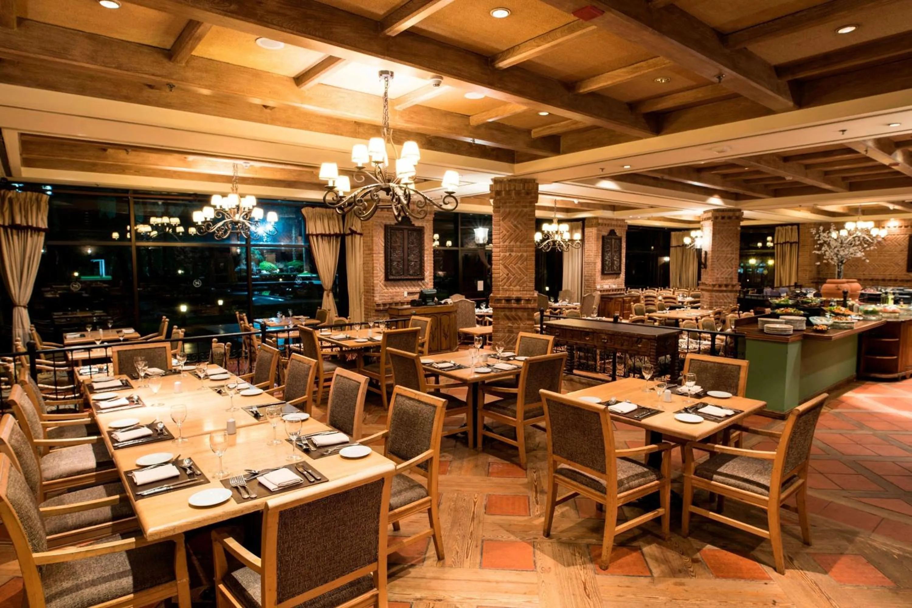 Restaurant/places to eat in Sheraton Pilar Hotel & Convention Center