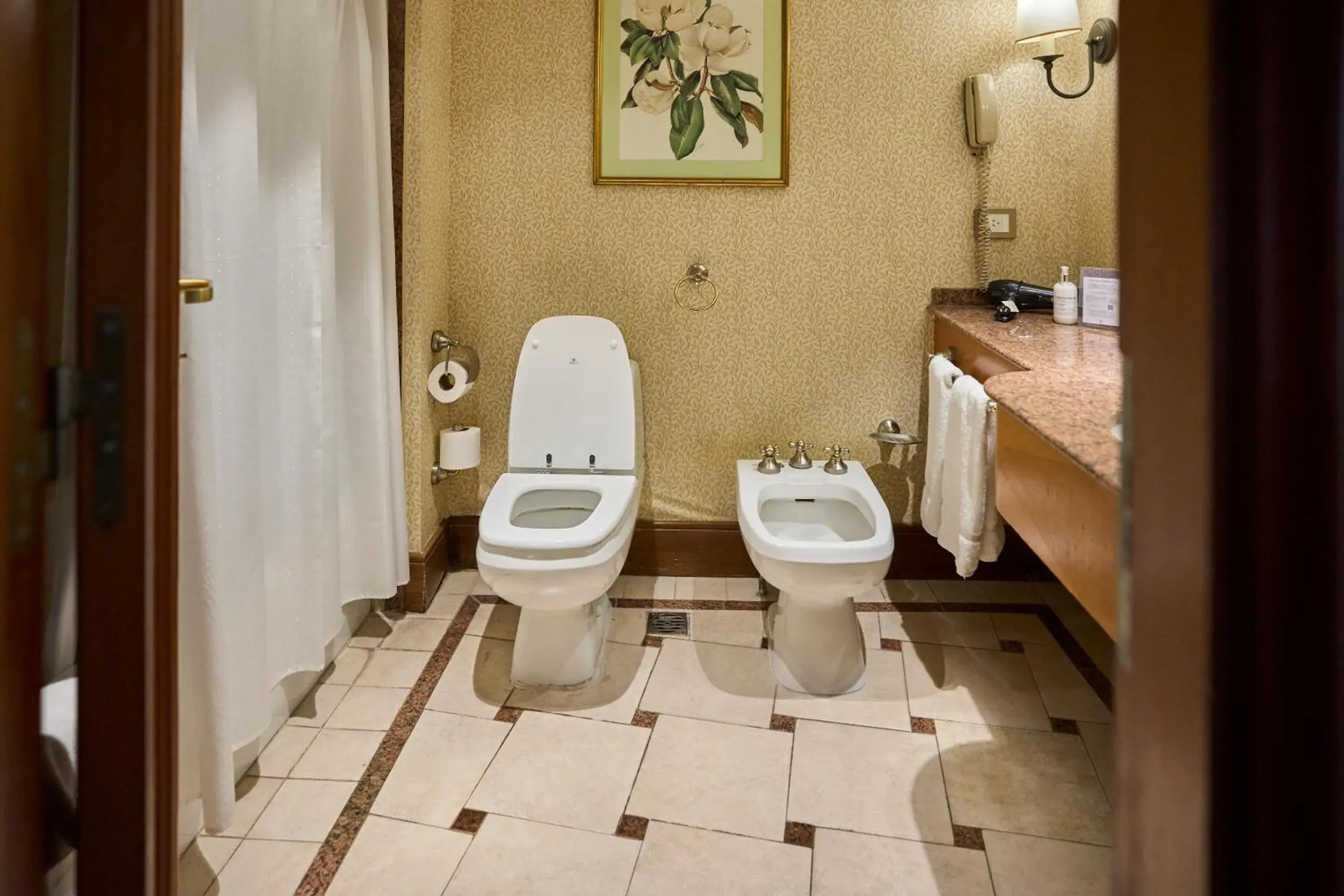 Standard Double Room in Sheraton Pilar Hotel & Convention Center Standard Double Room in Sheraton Pilar Hotel & Convention Center