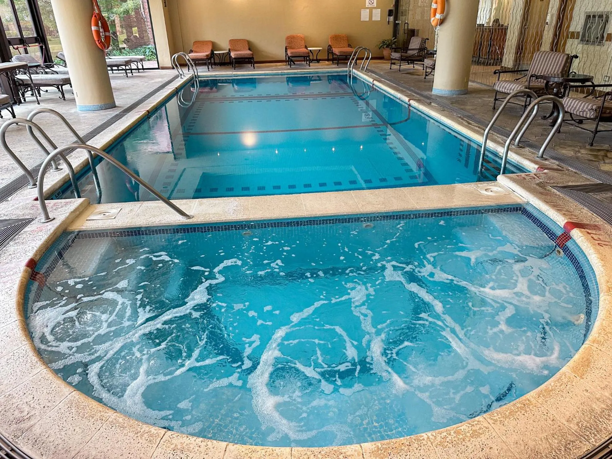 Swimming pool in Sheraton Pilar Hotel & Convention Center