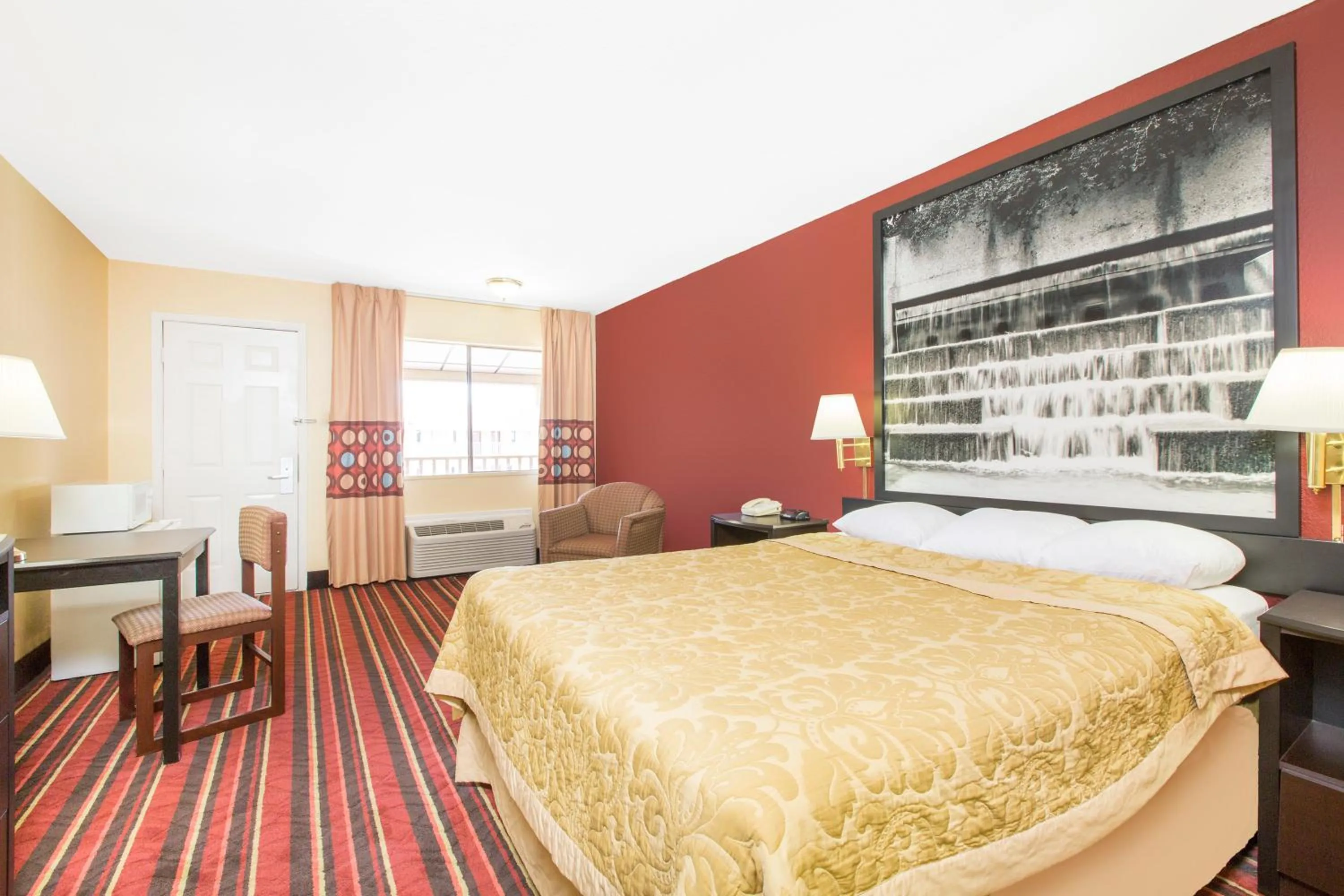 Bedroom, Bed in Super 8 by Wyndham Temple S General Bruce