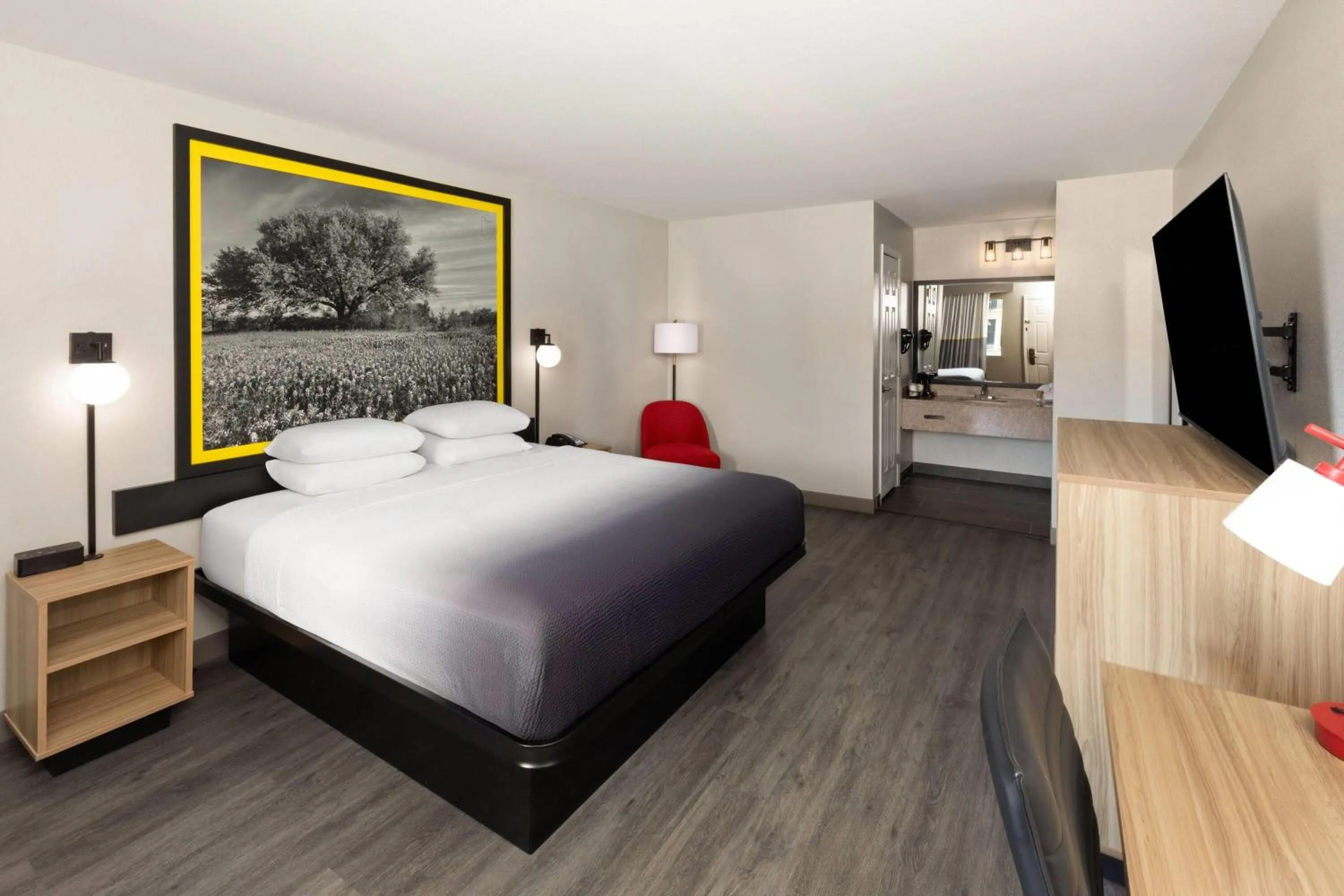 Photo of the whole room, Bed in Super 8 by Wyndham Temple S General Bruce