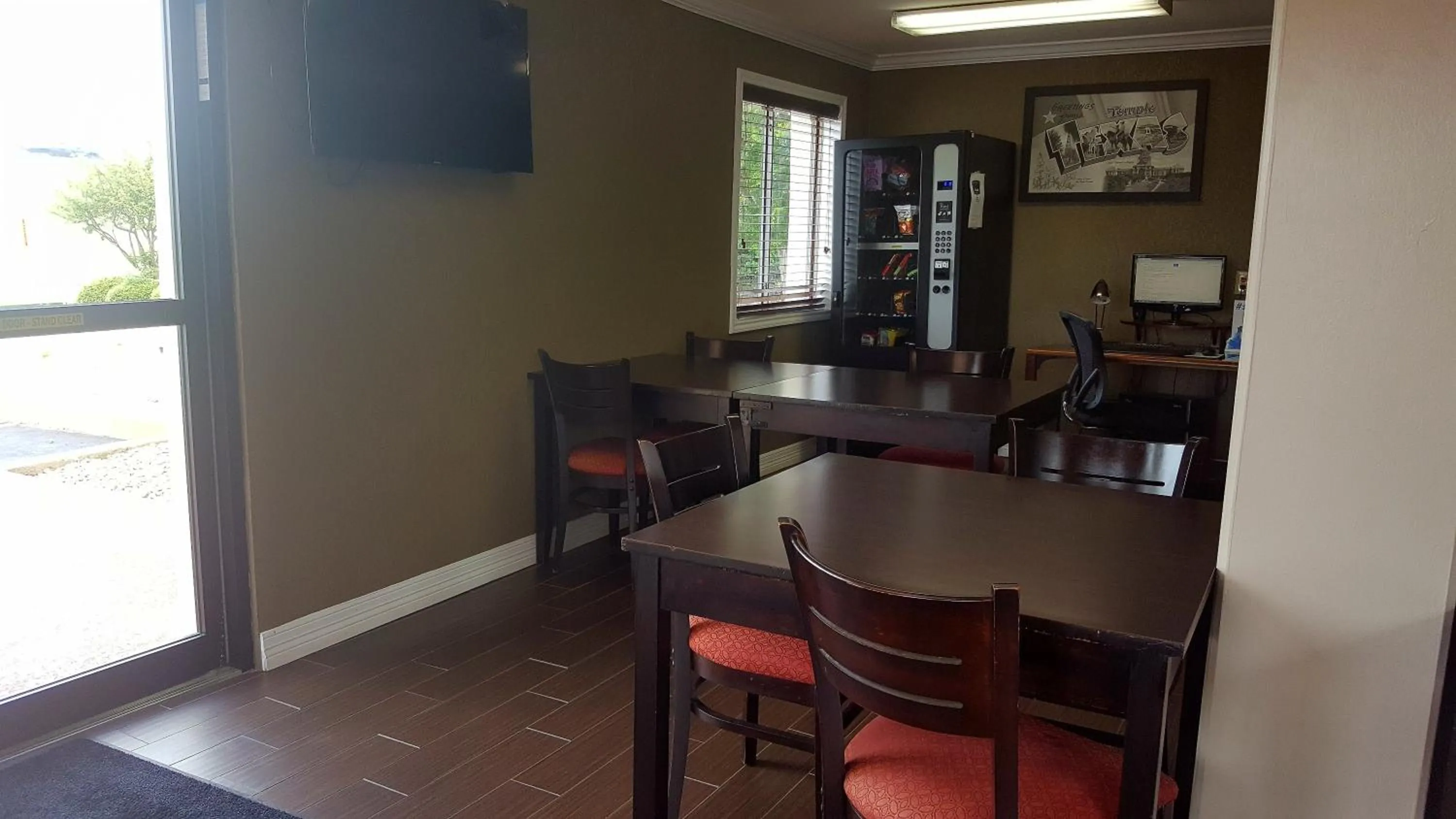 Lobby or reception in Super 8 by Wyndham Temple S General Bruce