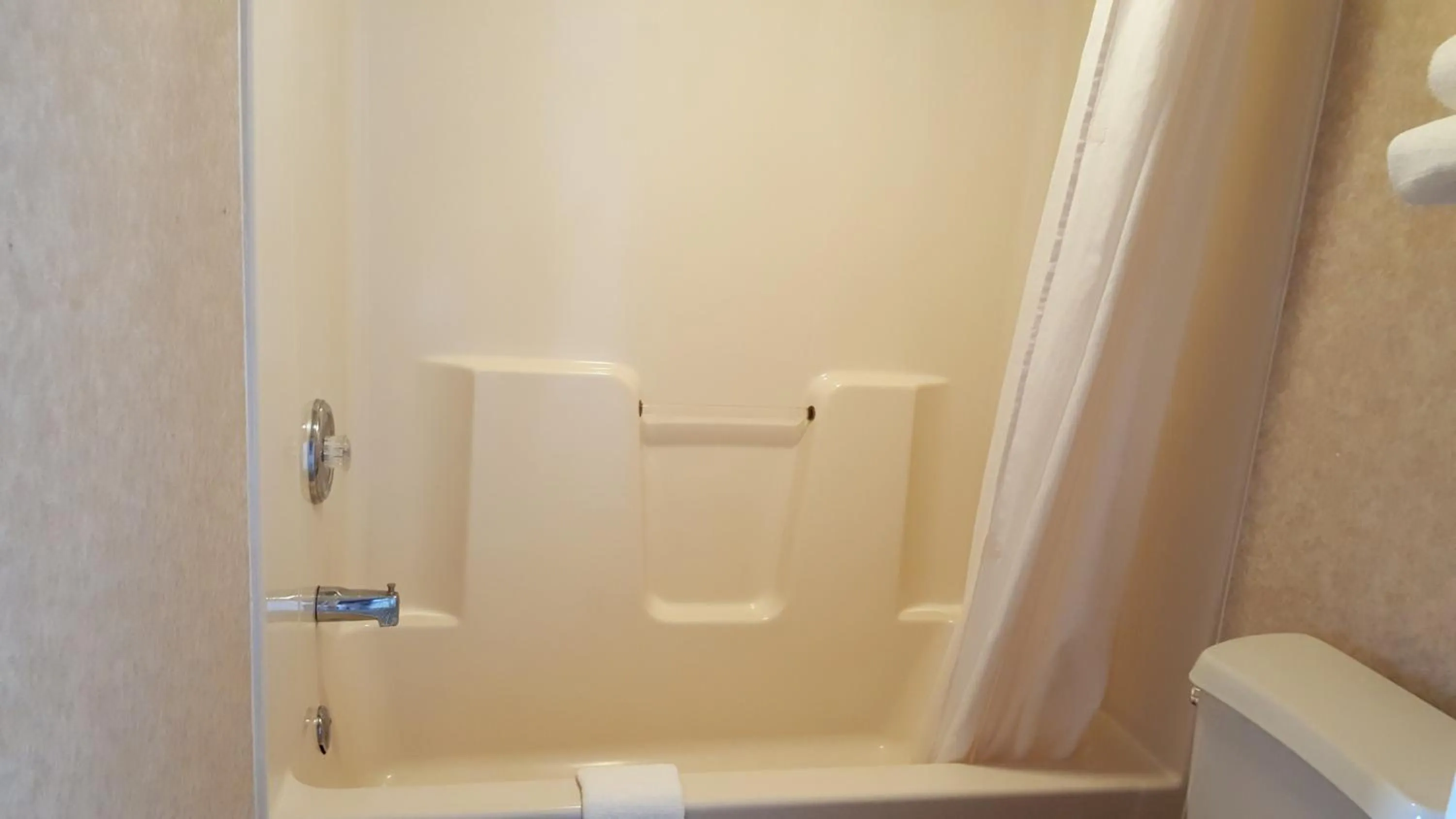 Bathroom in Atrium Inn & Suites