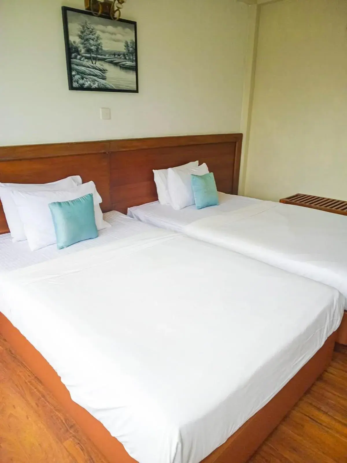 Deluxe Twin Room in Royal Lake Hotel Deluxe Twin Room in Royal Lake Hotel