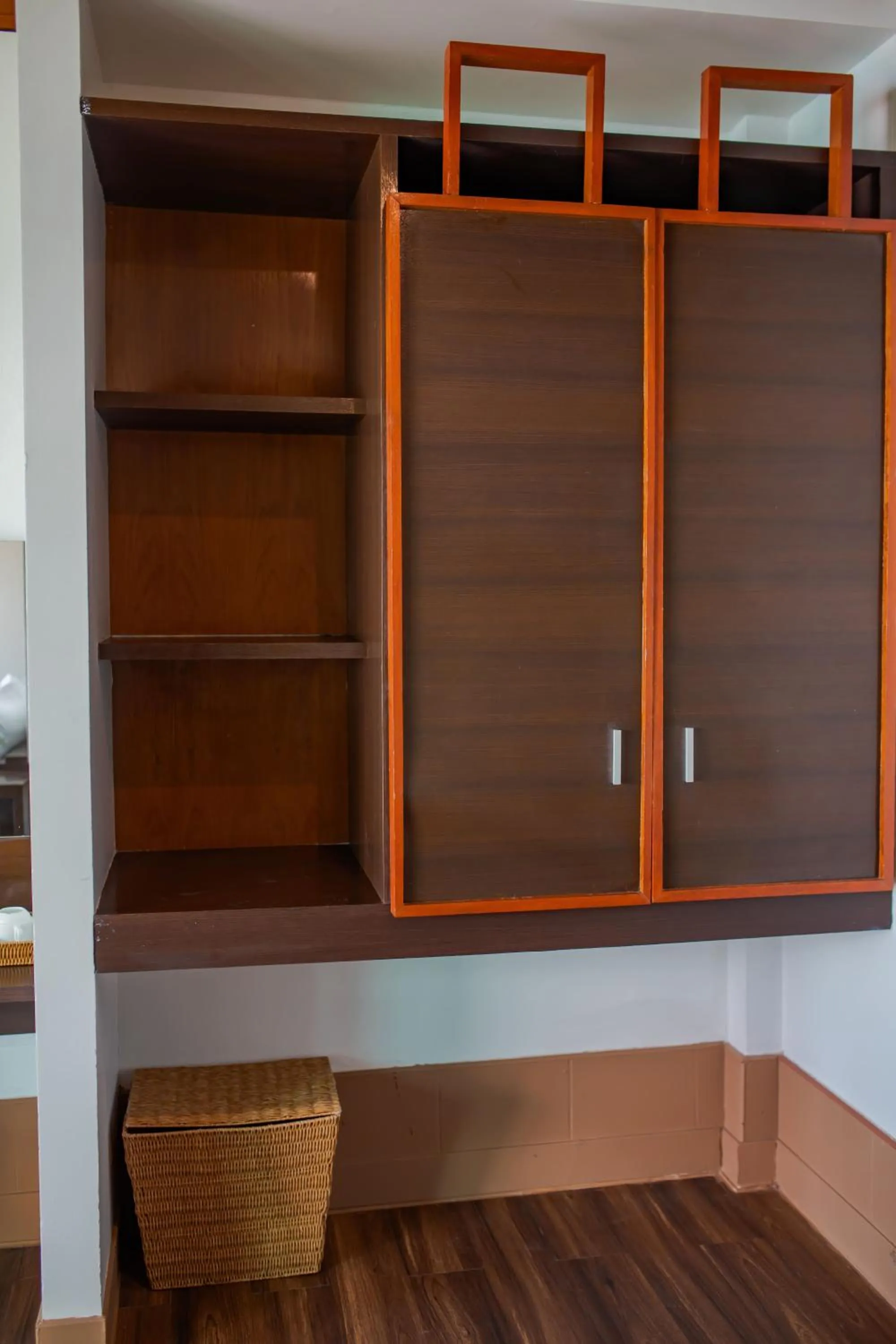 wardrobe in Chareena Hill Beach Resort