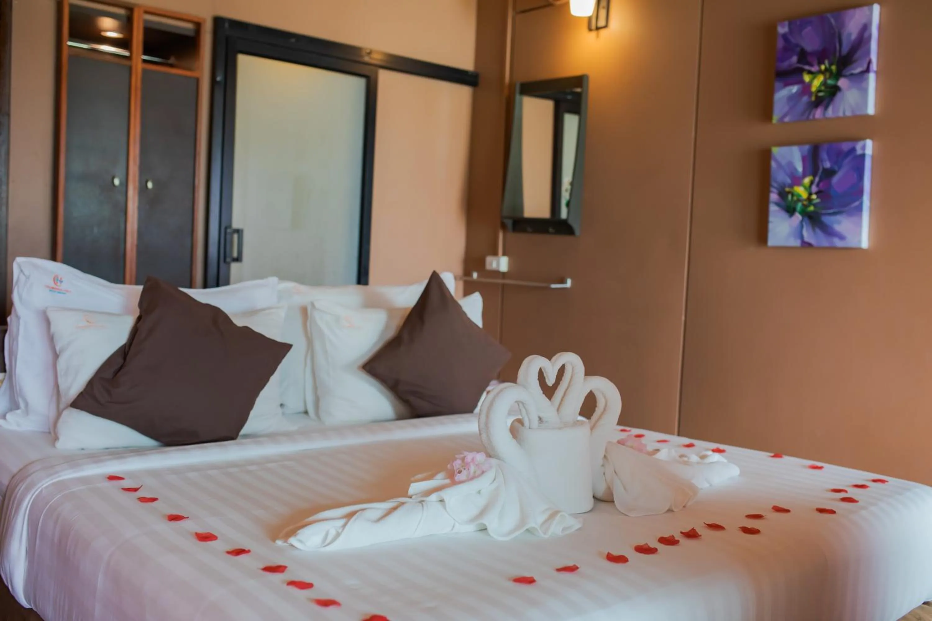 Bed in Chareena Hill Beach Resort