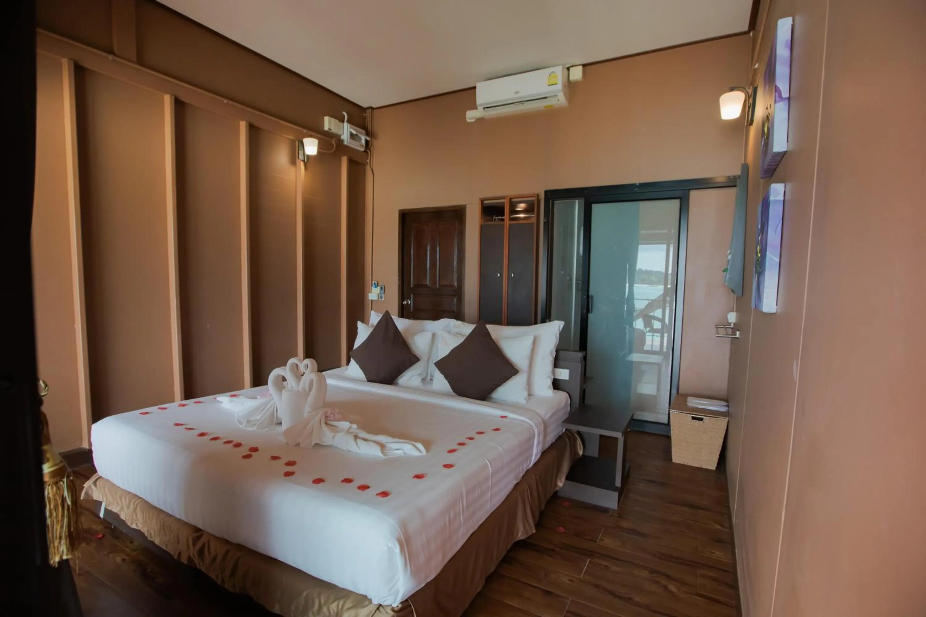Bed in Chareena Hill Beach Resort