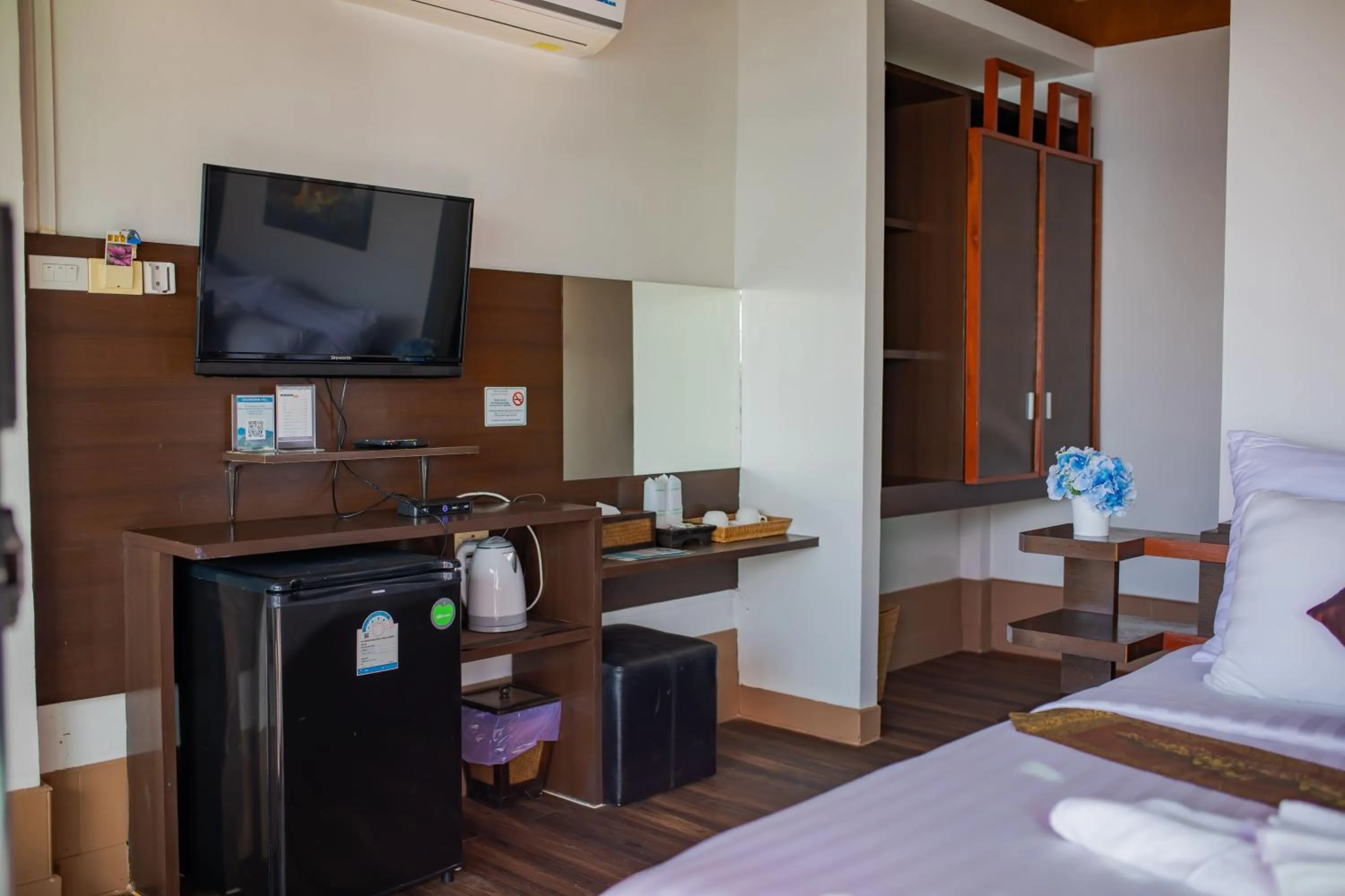 TV and multimedia, Bed in Chareena Hill Beach Resort