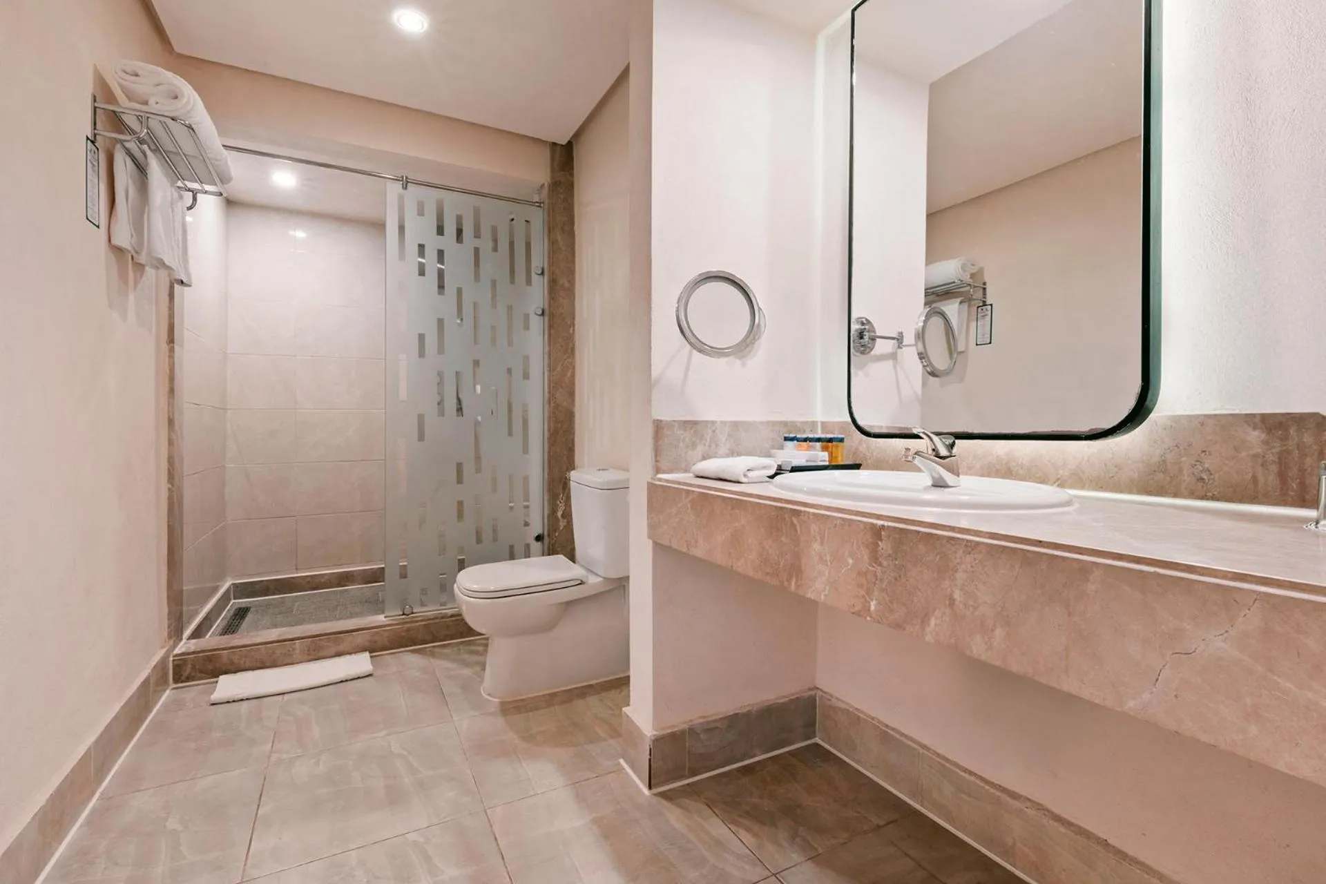 Shower in Pickalbatros Citadel Resort Sahl Hasheesh