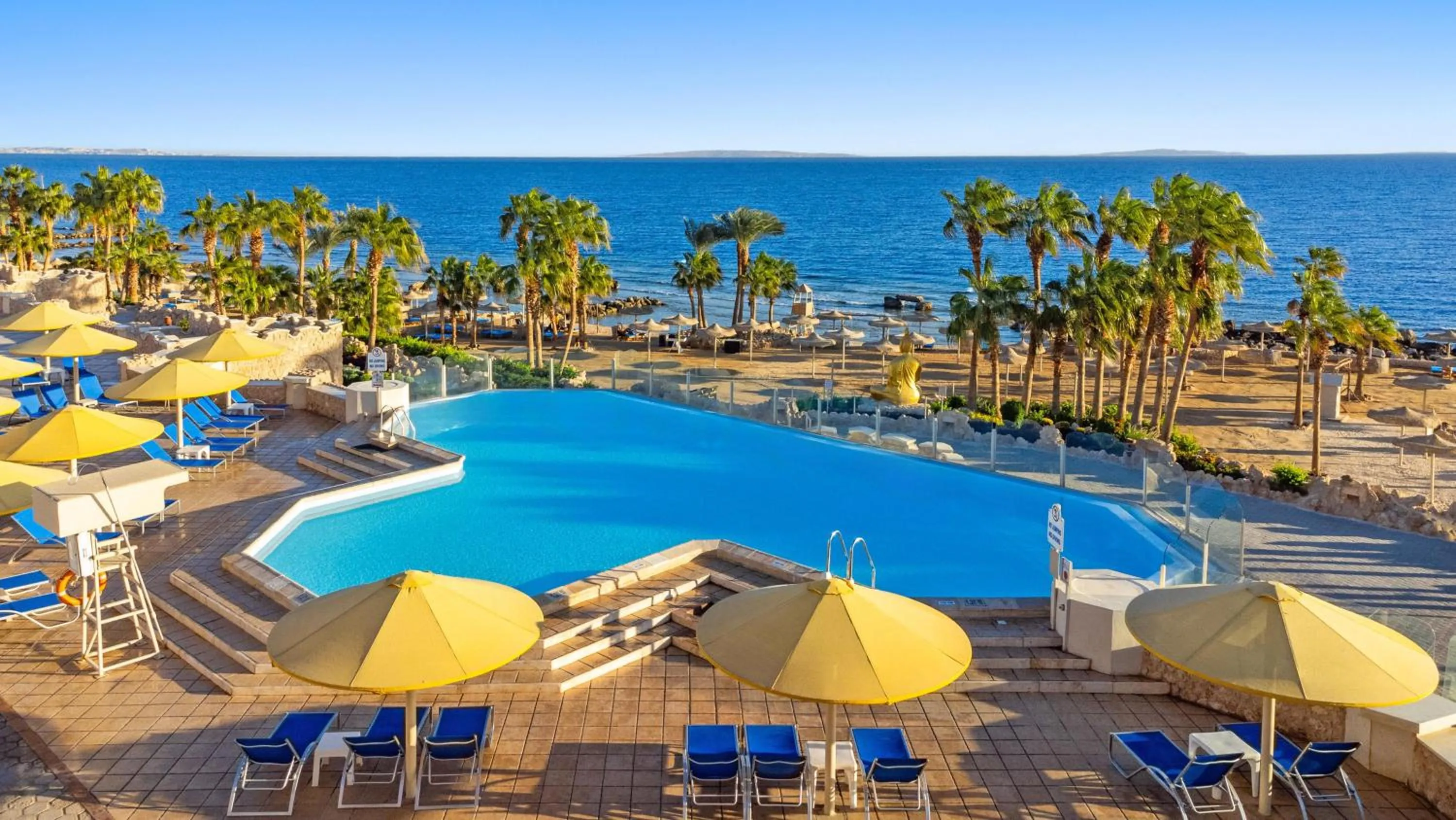 Swimming pool in Pickalbatros Citadel Resort Sahl Hasheesh