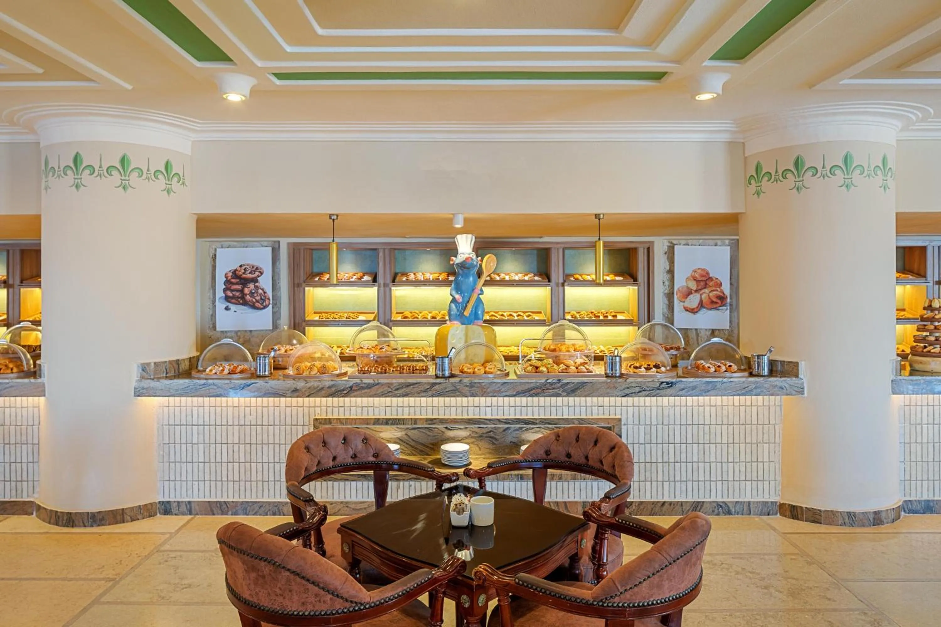 Lounge or bar in Pickalbatros Citadel Resort Sahl Hasheesh