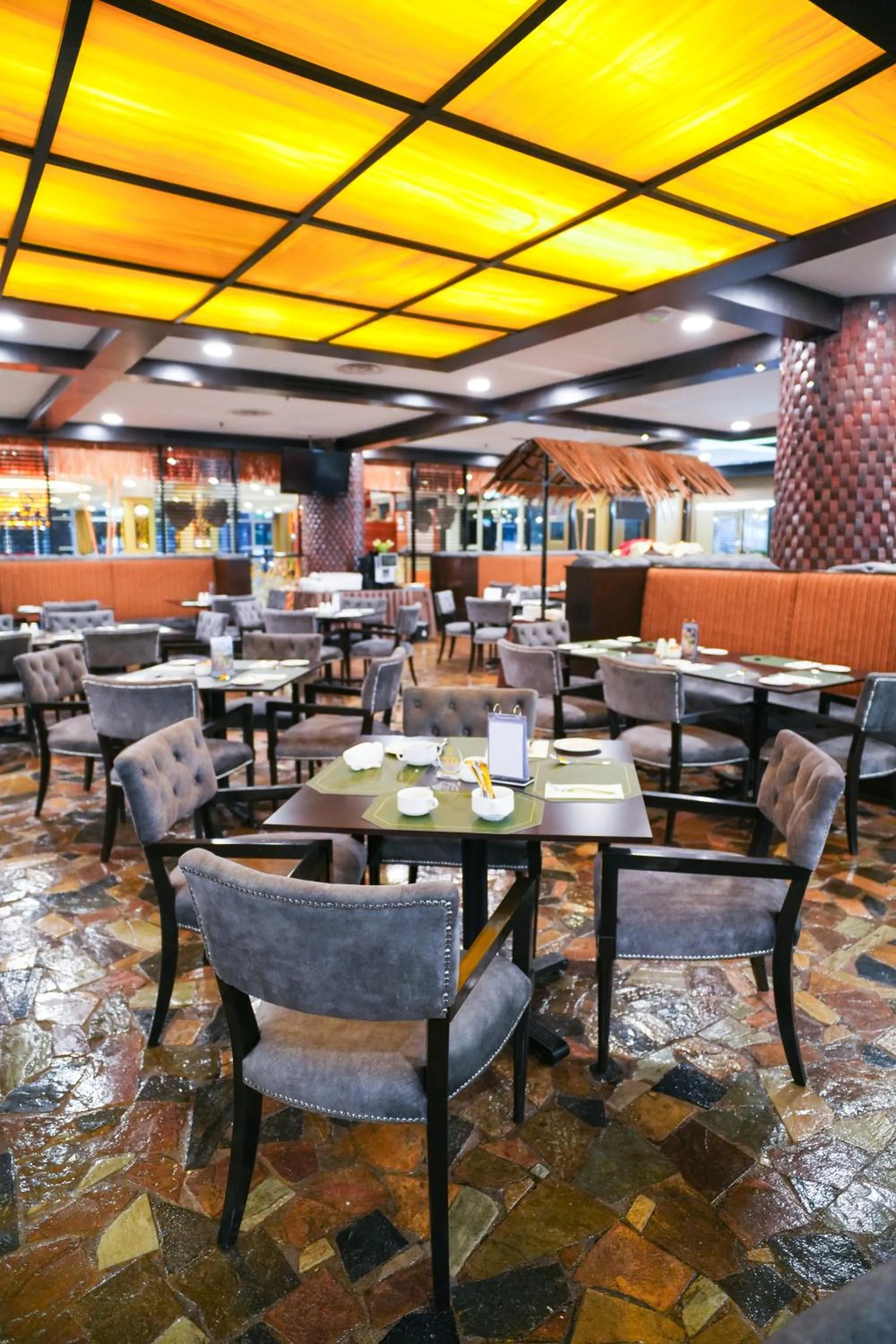 Restaurant/places to eat in De Palma Hotel Shah Alam