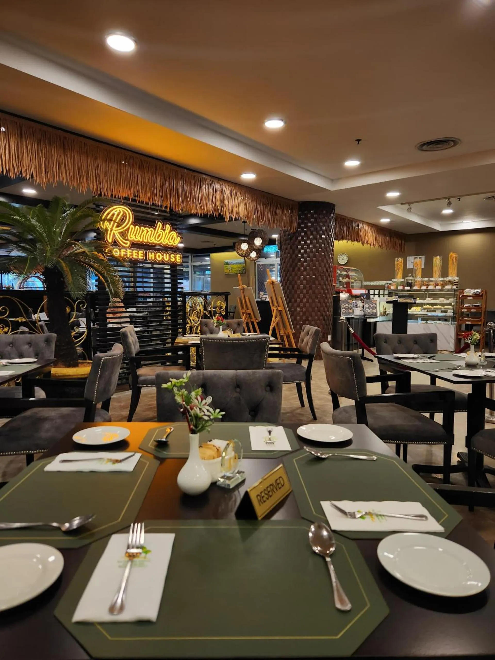 Restaurant/places to eat in De Palma Hotel Shah Alam