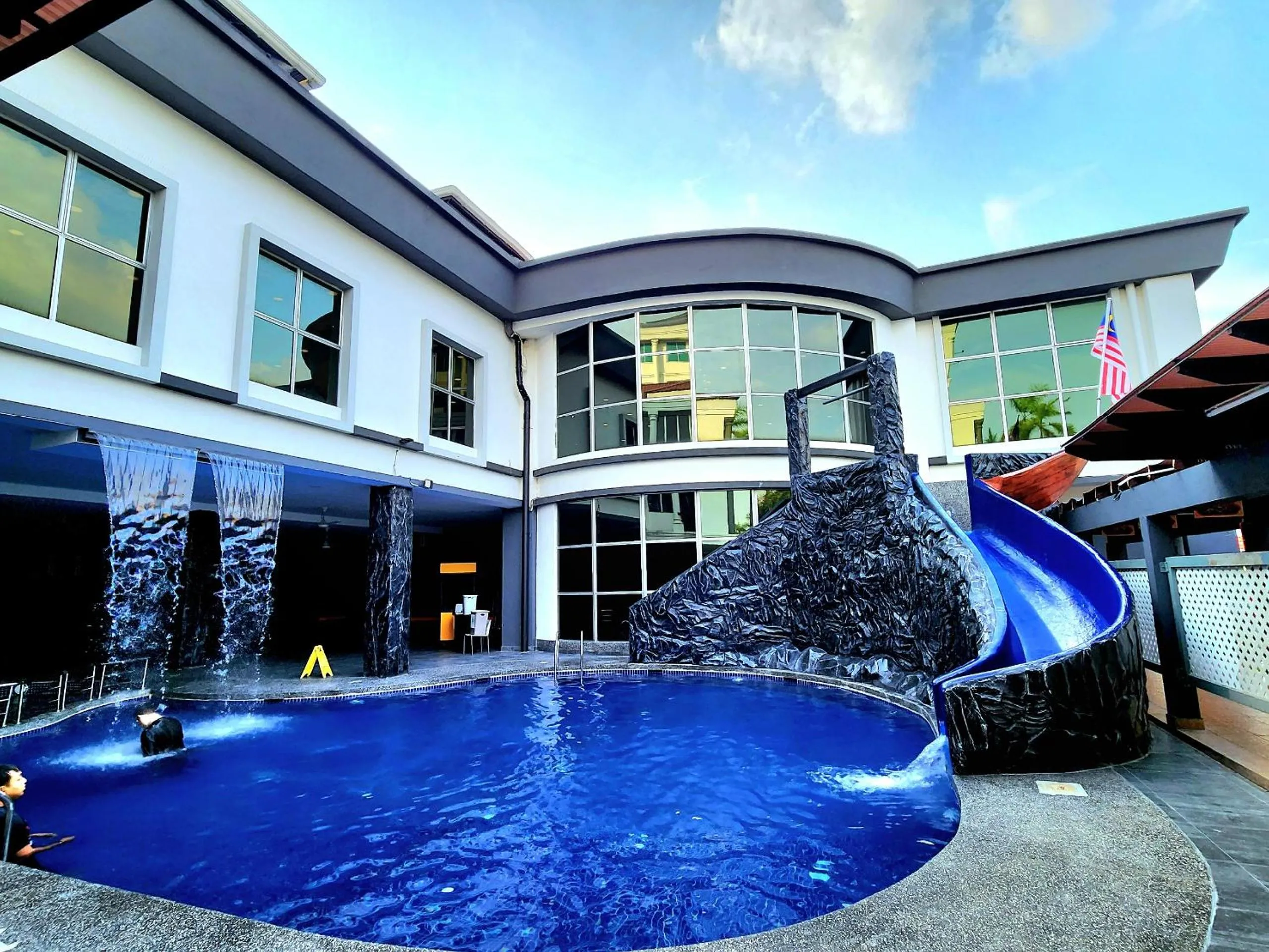 Swimming pool in De Palma Hotel Shah Alam