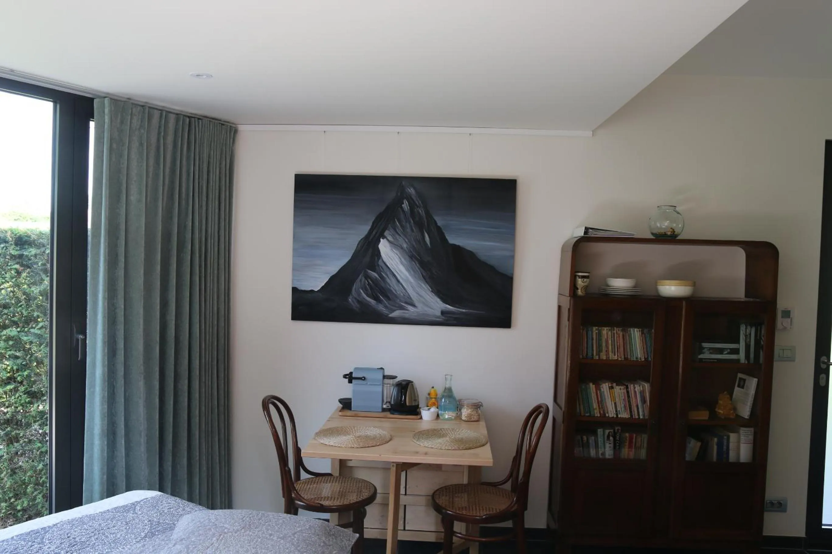 Library in La Chambre d'Amis