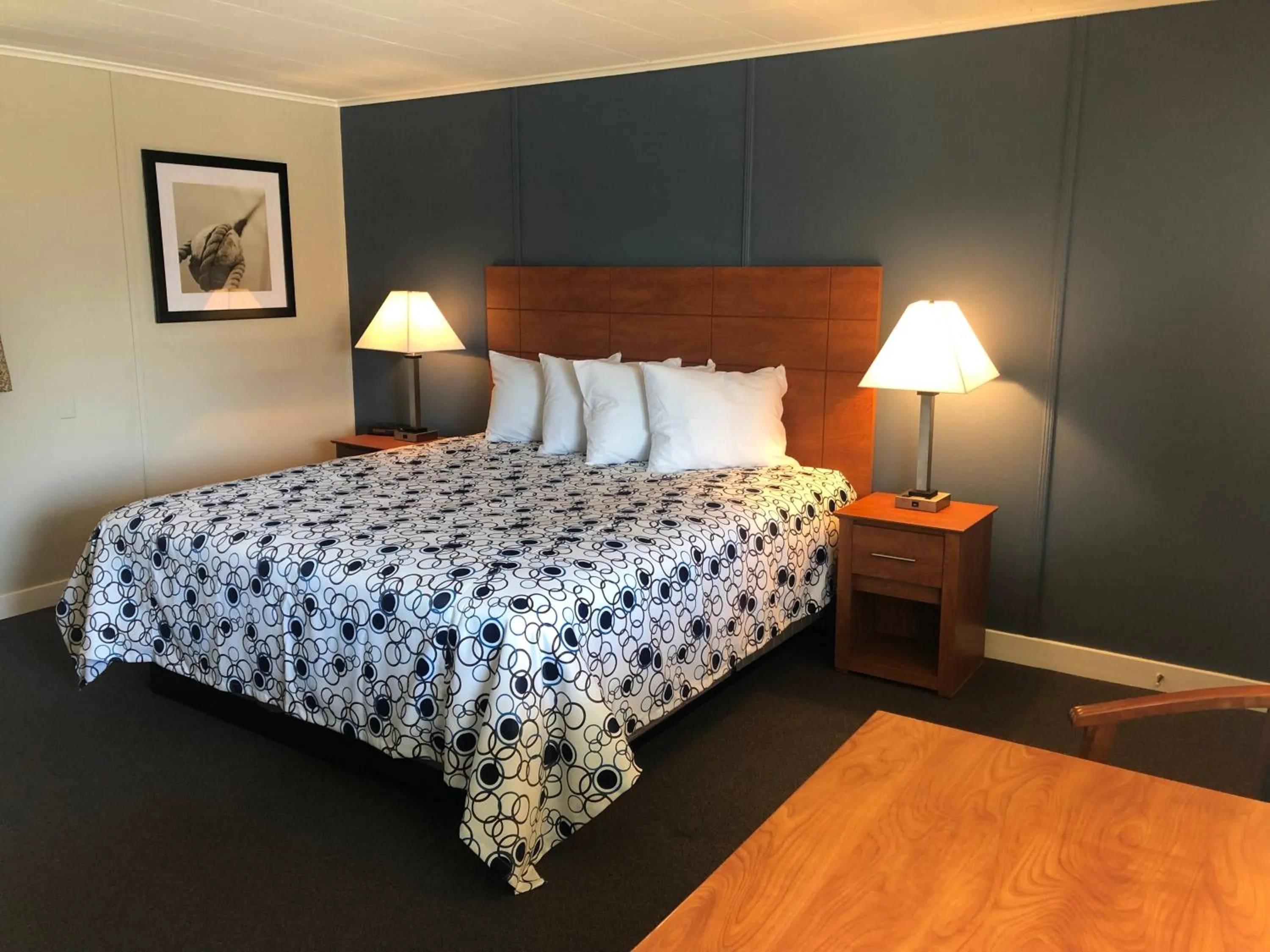 Bed in Edenbrook Motel