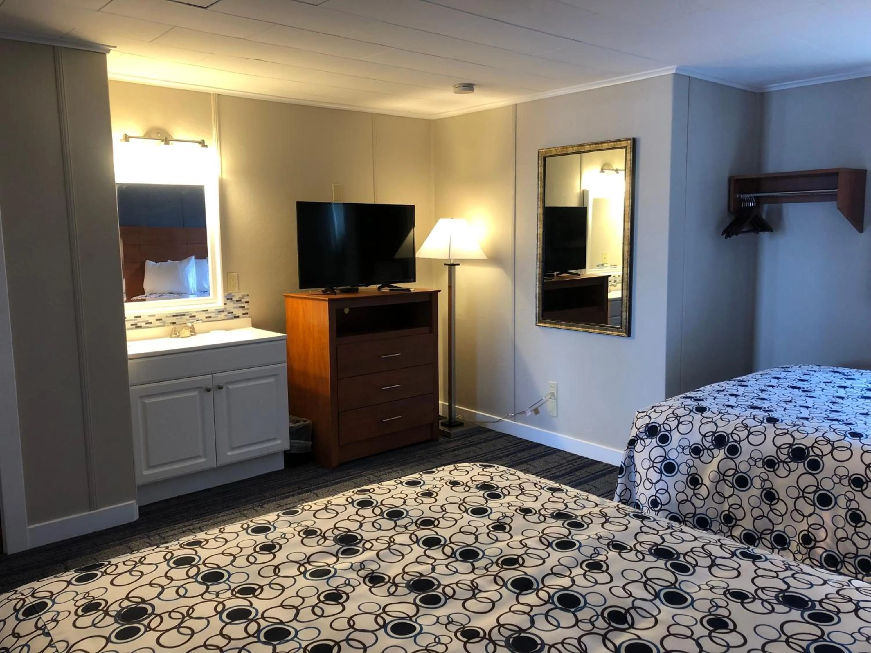 Bed in Edenbrook Motel