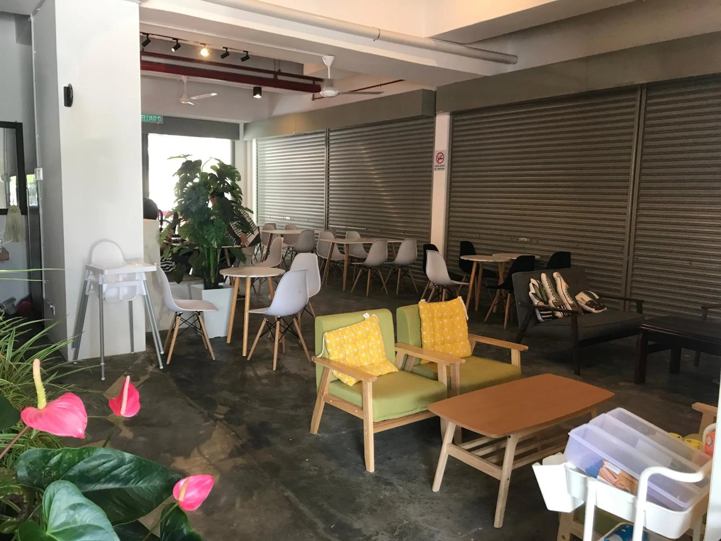 Restaurant/places to eat in Peony Square Residences