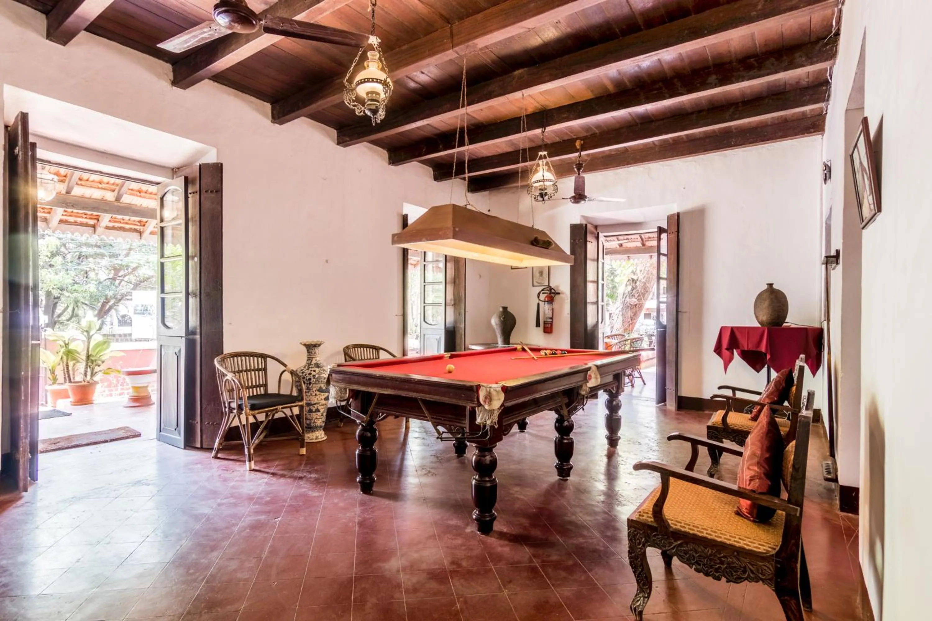 Billiard in Granpa's Inn Hotel Bougainvillea