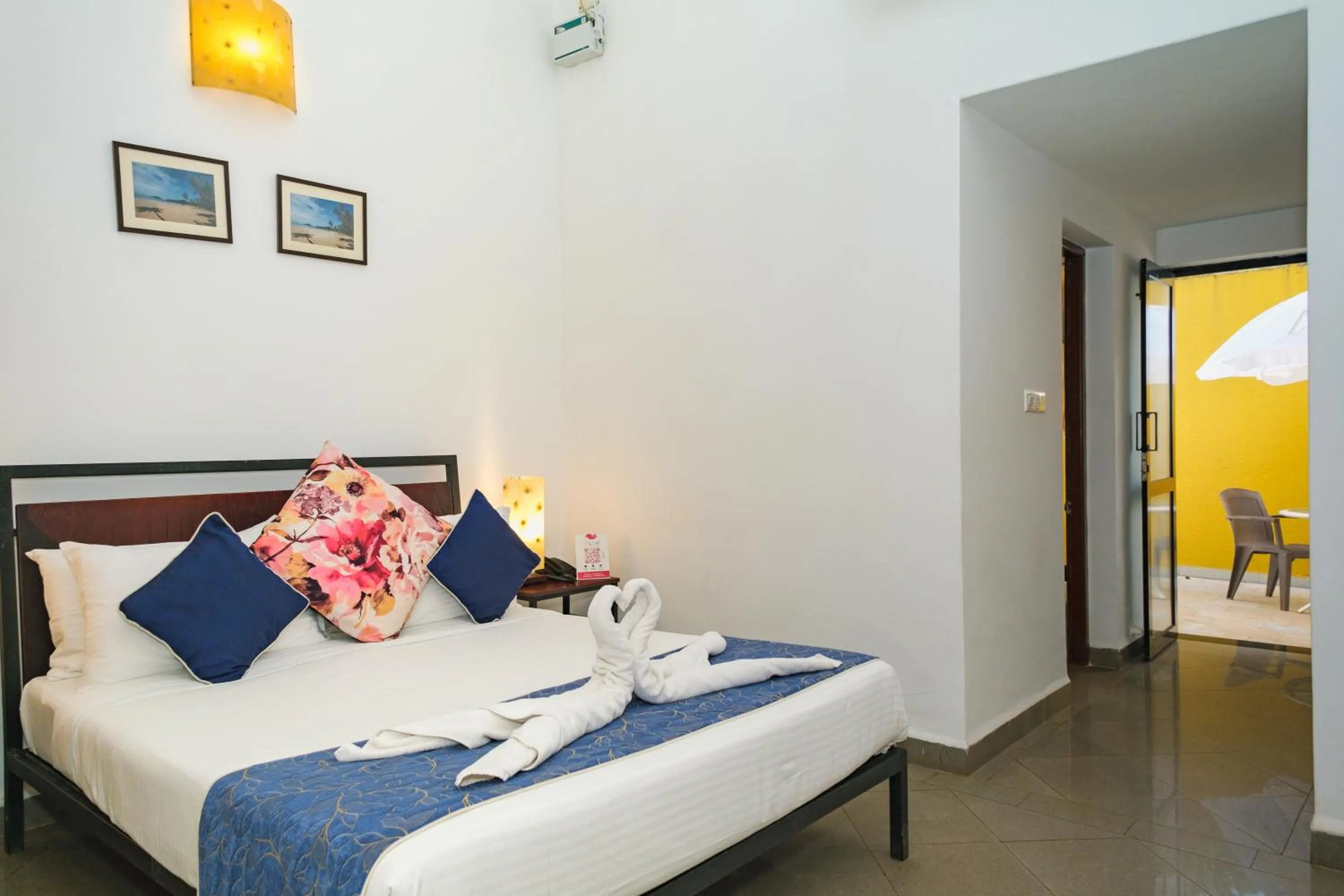 TV and multimedia, Bed in Granpa's Inn Hotel Bougainvillea