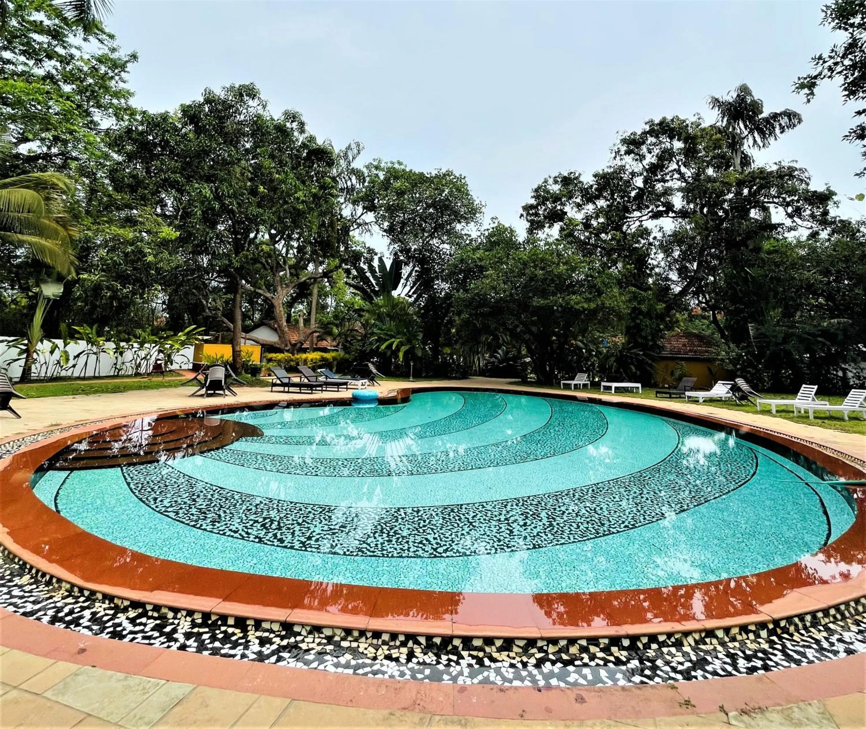 Swimming pool in Granpa's Inn Hotel Bougainvillea