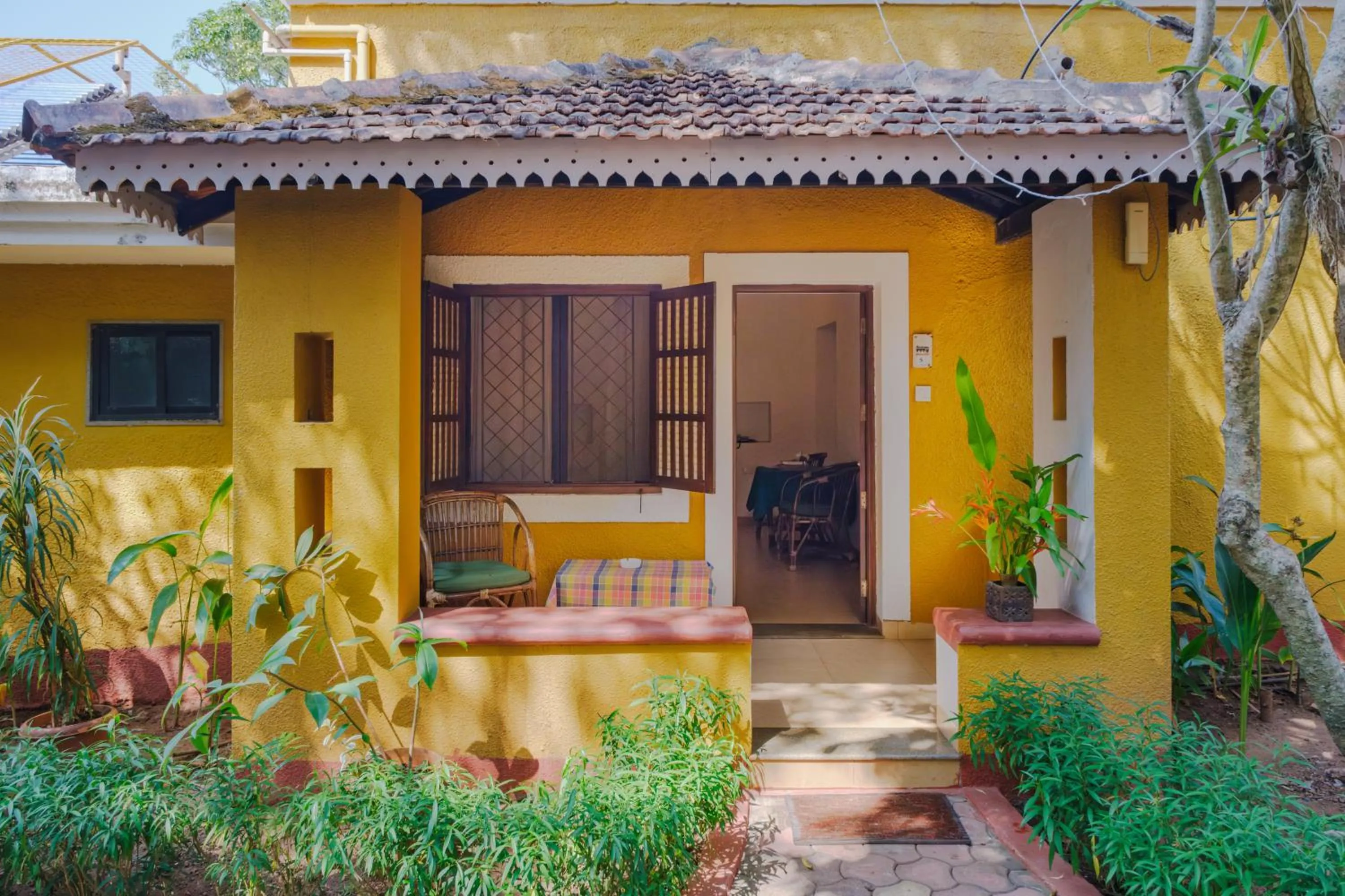 Property building in Granpa's Inn Hotel Bougainvillea