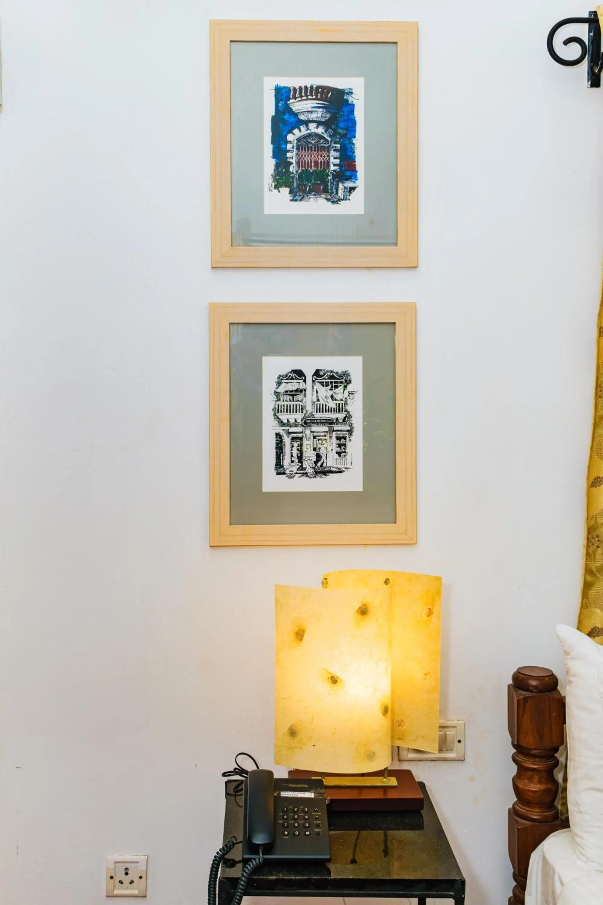 Decorative detail in Granpa's Inn Hotel Bougainvillea