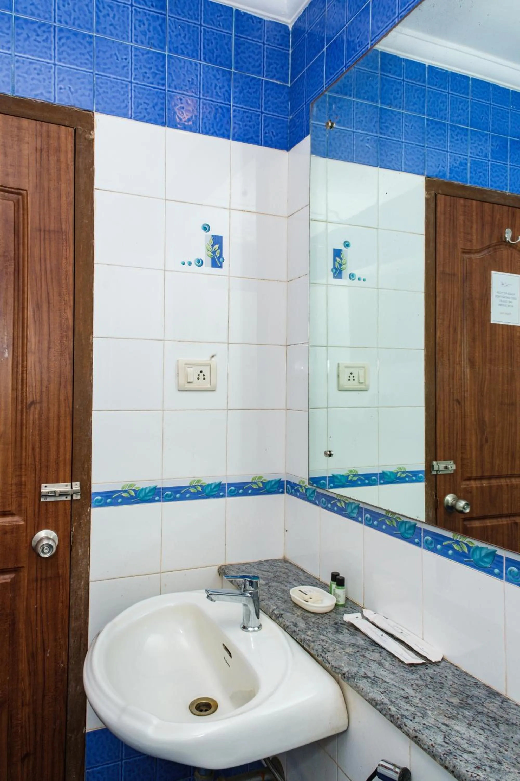 Bathroom in Granpa's Inn Hotel Bougainvillea