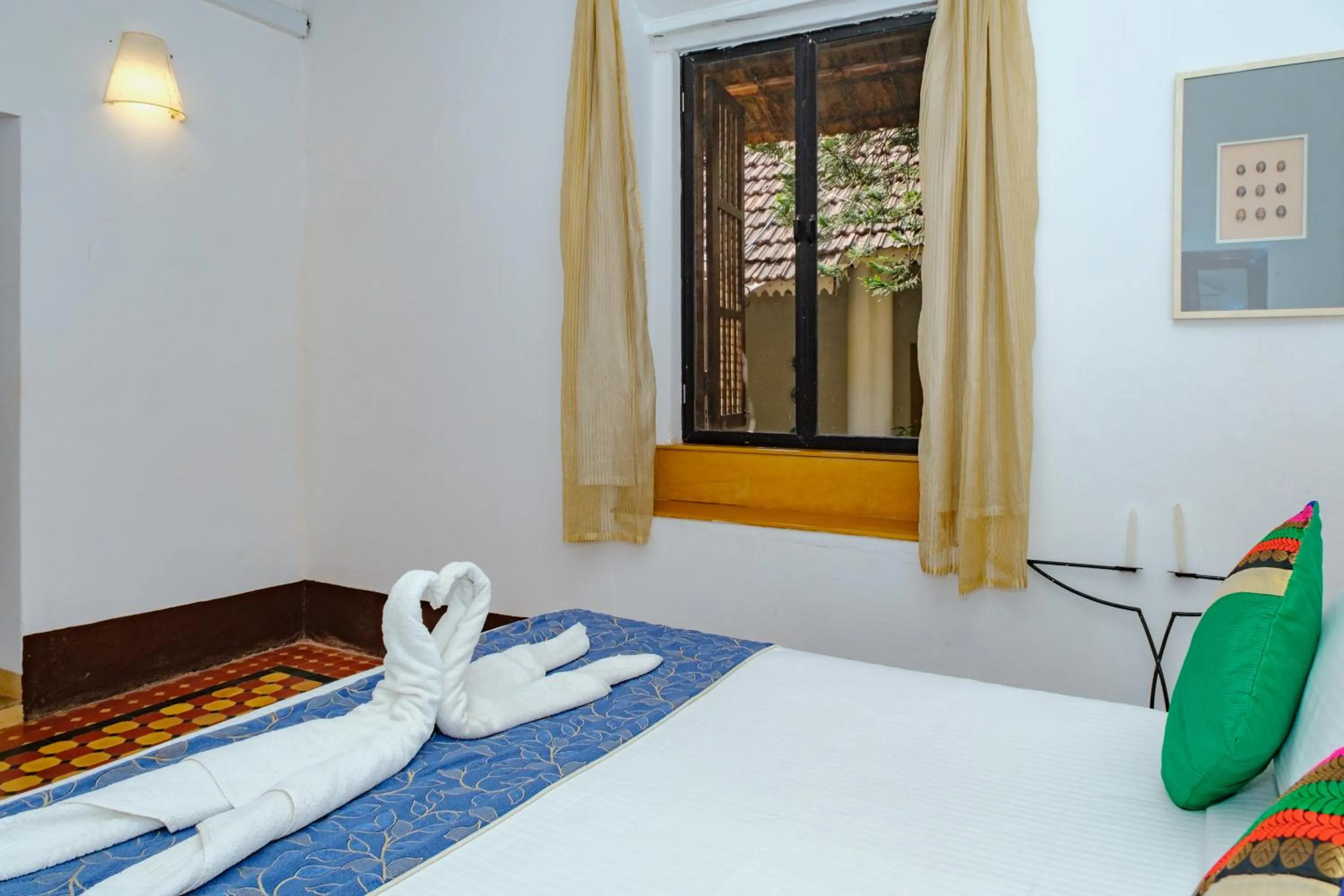 Bedroom, Bed in Granpa's Inn Hotel Bougainvillea