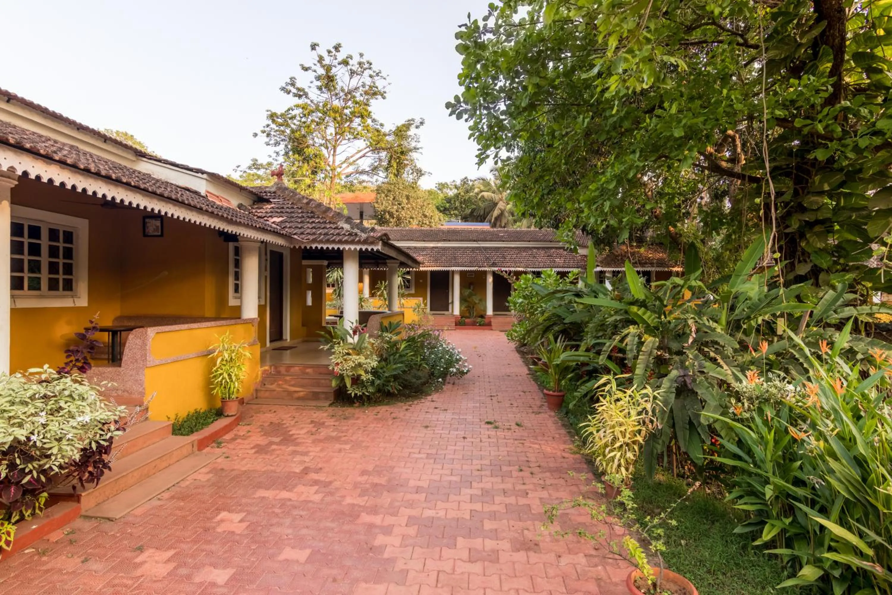 Property building in Granpa's Inn Hotel Bougainvillea