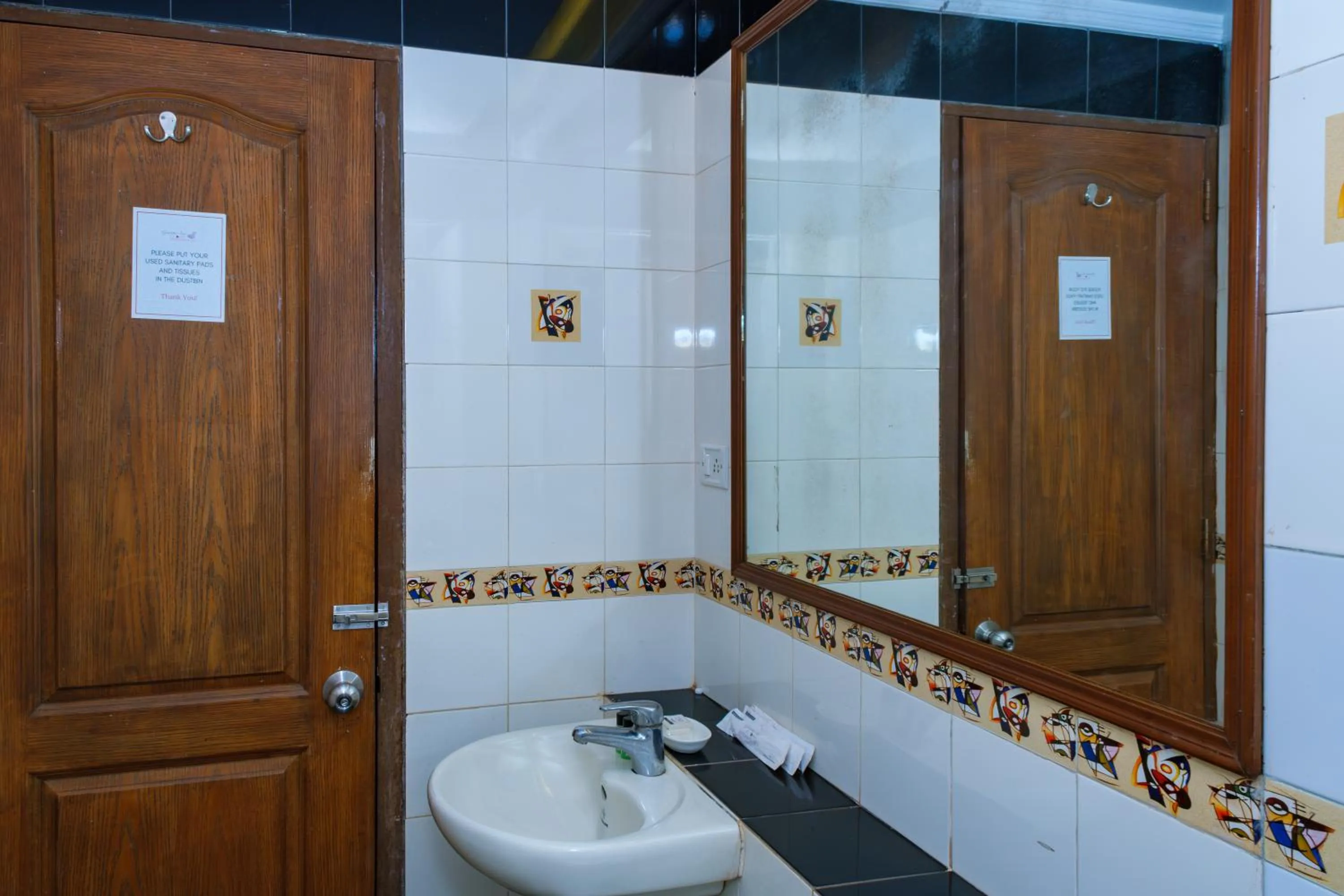 Bathroom in Granpa's Inn Hotel Bougainvillea