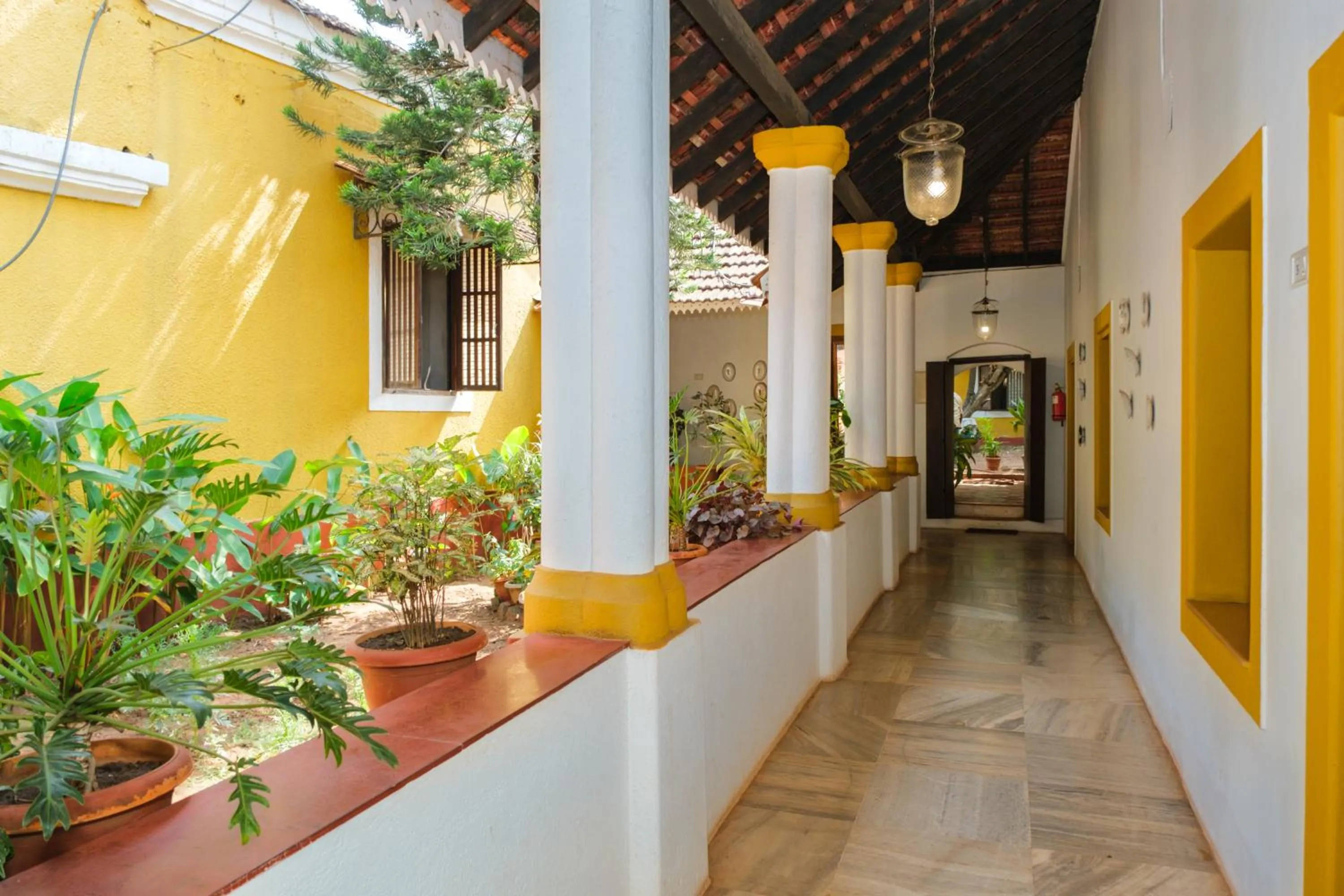 Patio in Granpa's Inn Hotel Bougainvillea