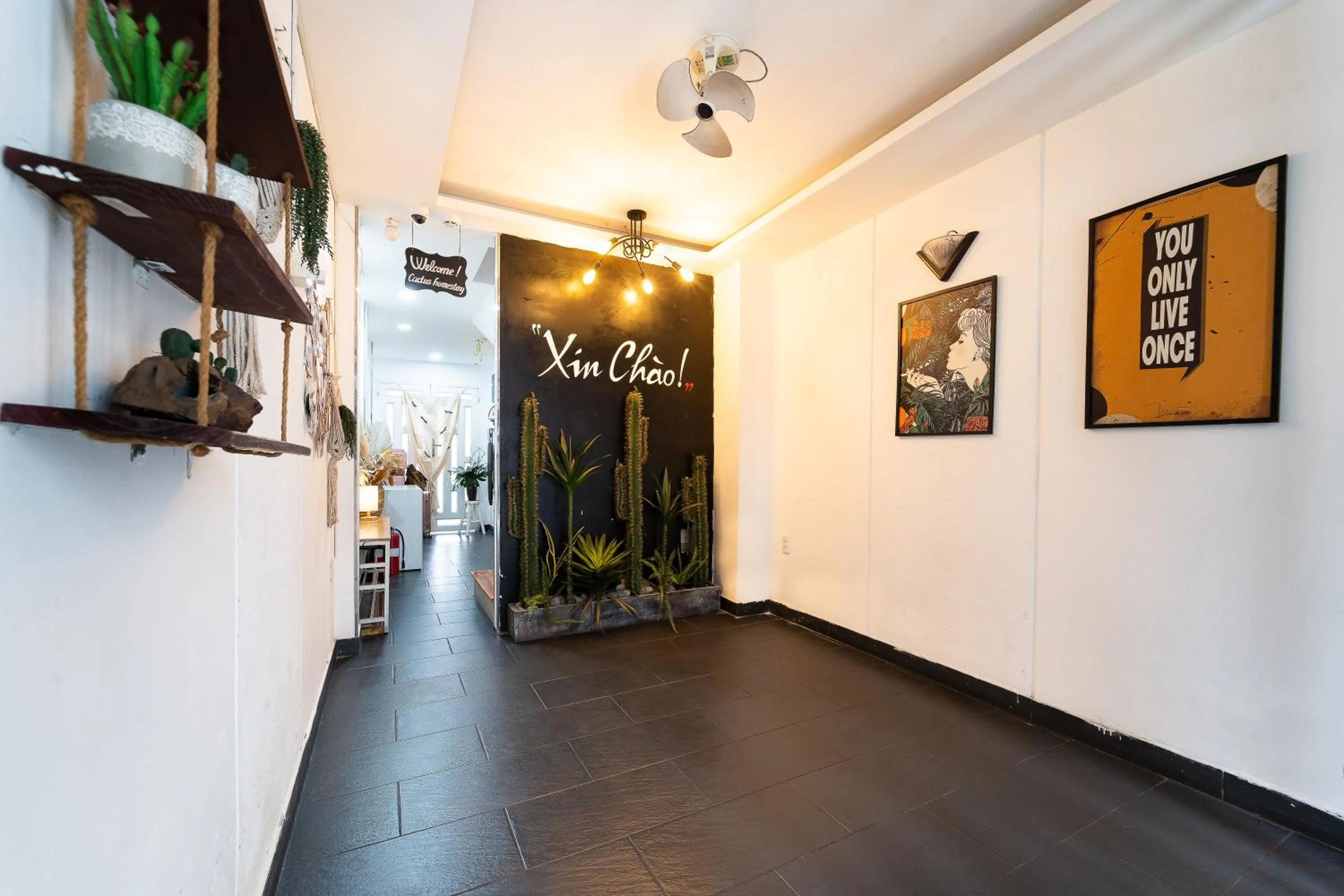 Communal lounge/ TV room in Cactusland Homestay - Tran Hung Dao