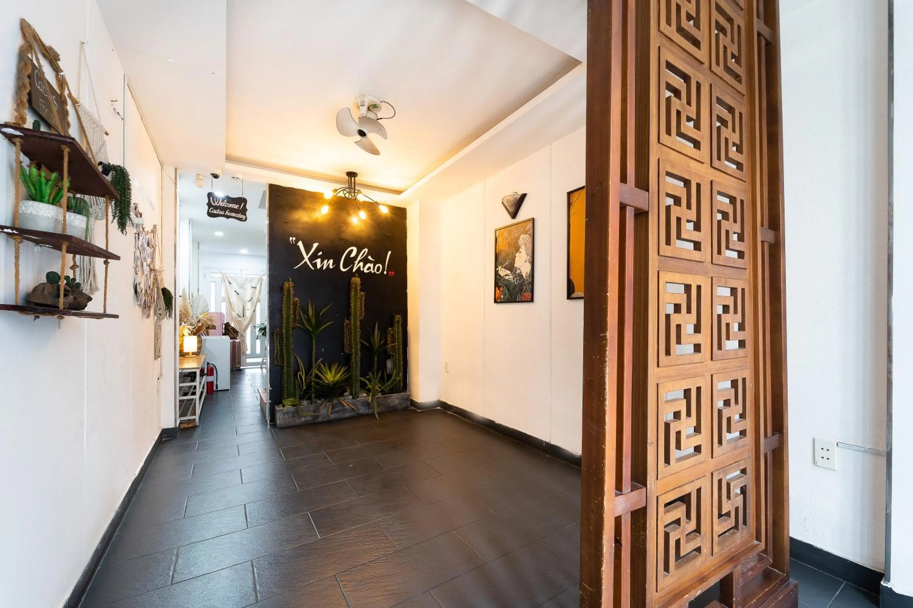 Communal lounge/ TV room in Cactusland Homestay - Tran Hung Dao