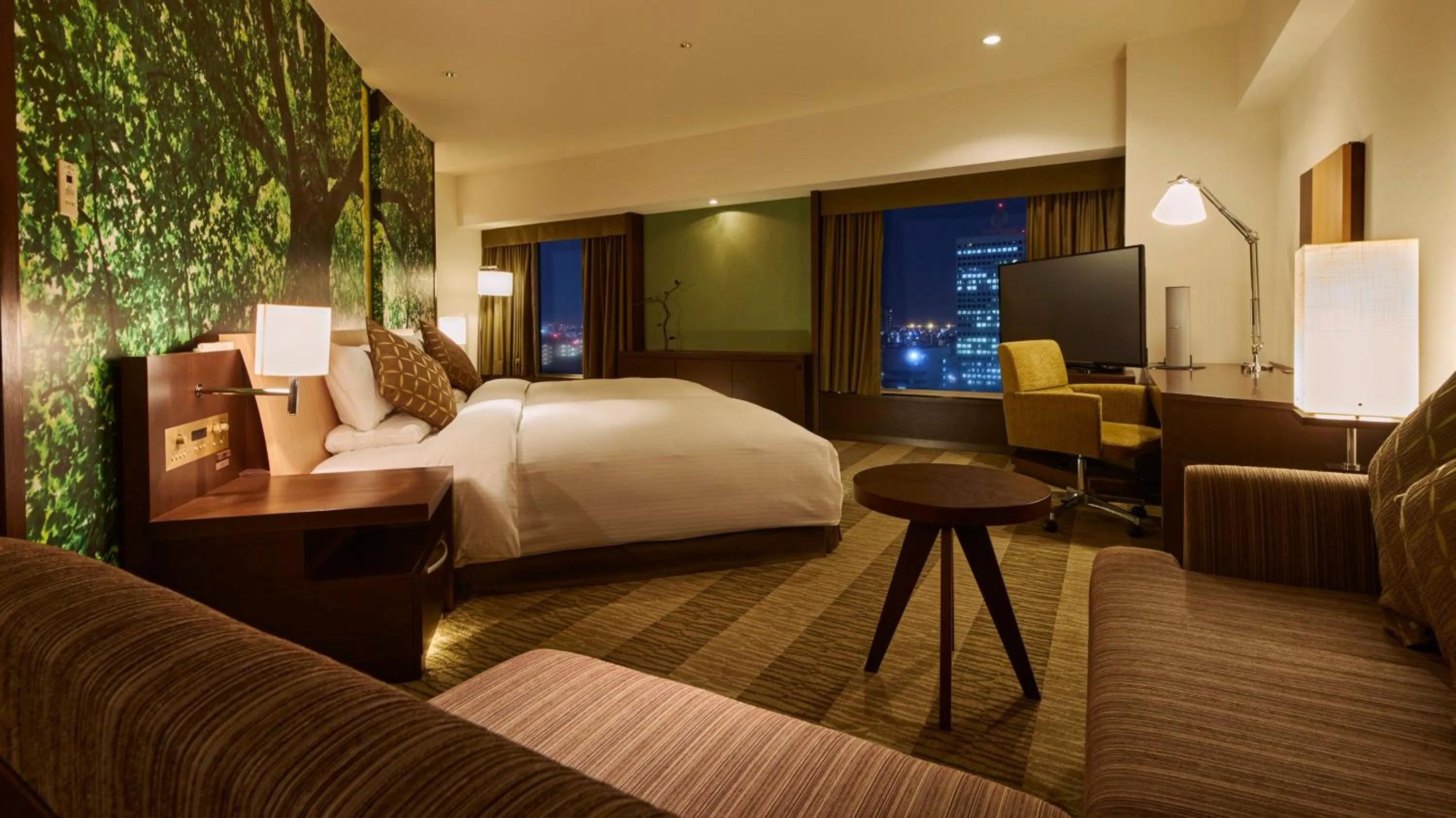 Photo of the whole room, Bed in RIHGA Royal Hotel Osaka, Vignette Collection by IHG