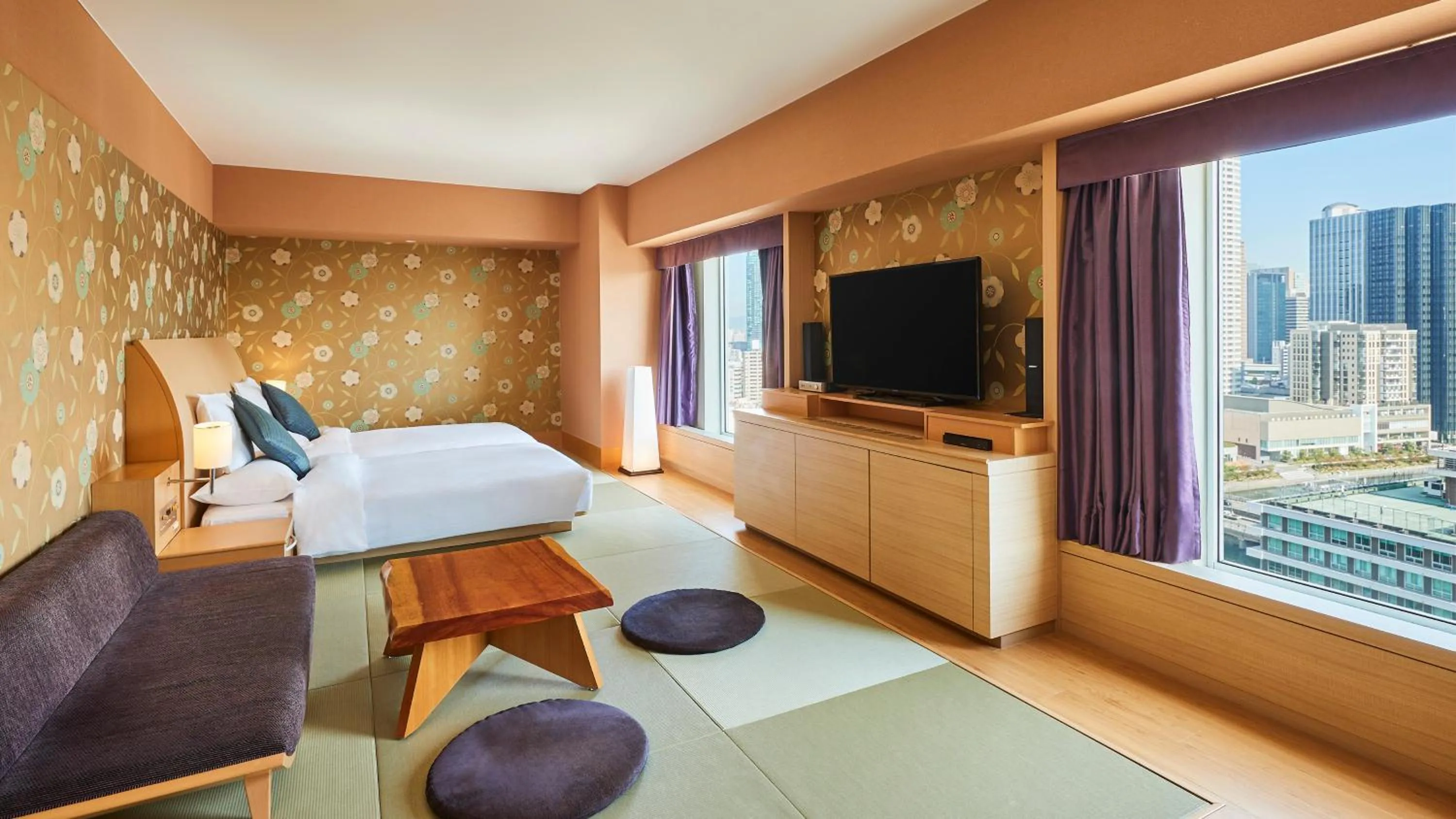 Photo of the whole room, Bed in RIHGA Royal Hotel Osaka, Vignette Collection by IHG