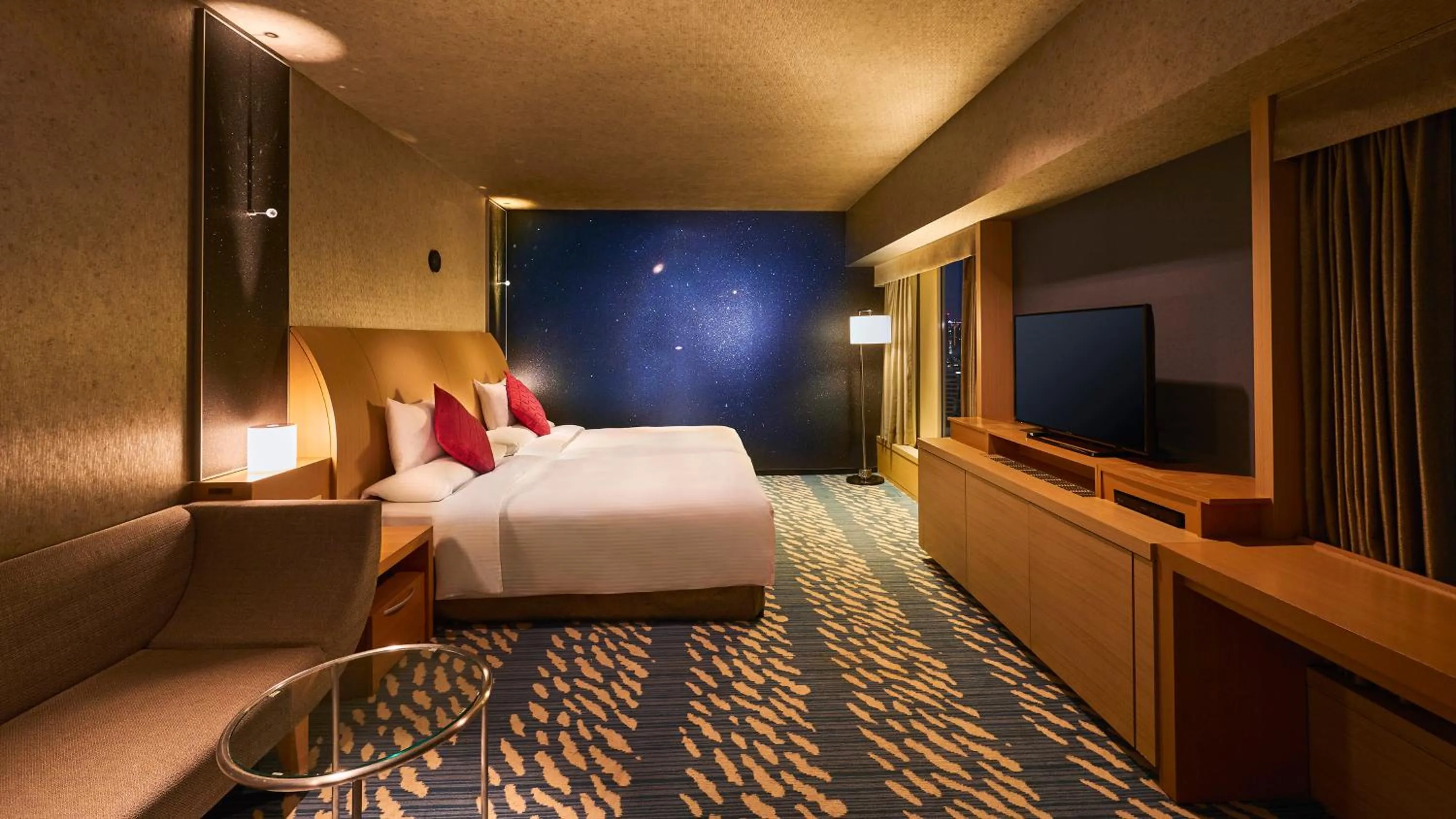 Photo of the whole room, Bed in RIHGA Royal Hotel Osaka, Vignette Collection by IHG