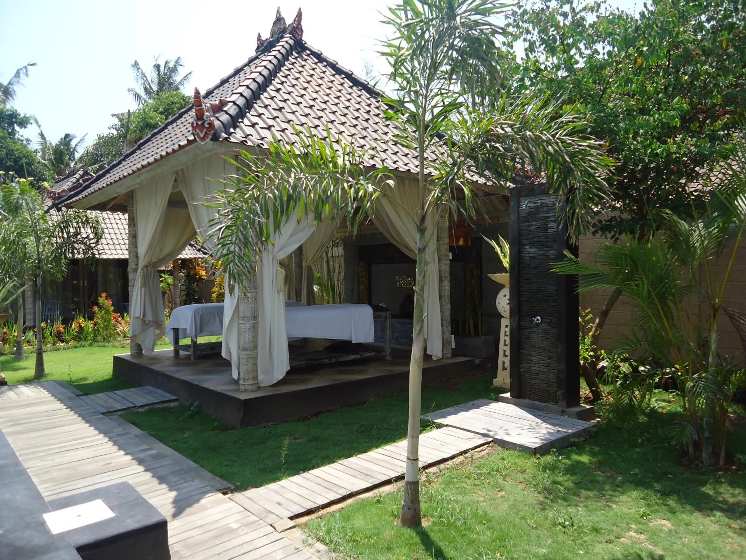 Day in The Palm Grove Villas