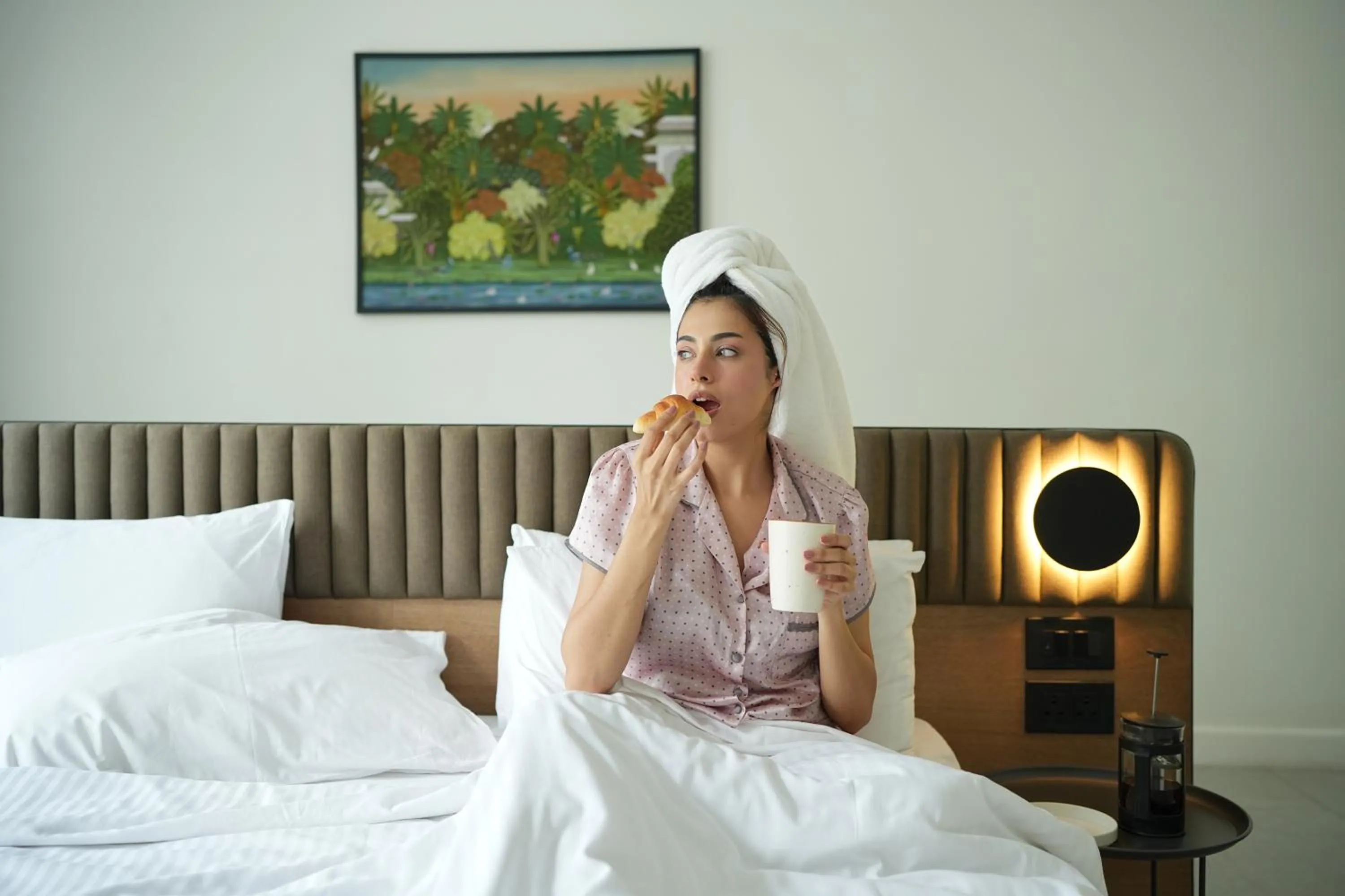 Coffee/tea facilities, Bed in Resort Country Club, Manesar - WorldHotels Distinctive