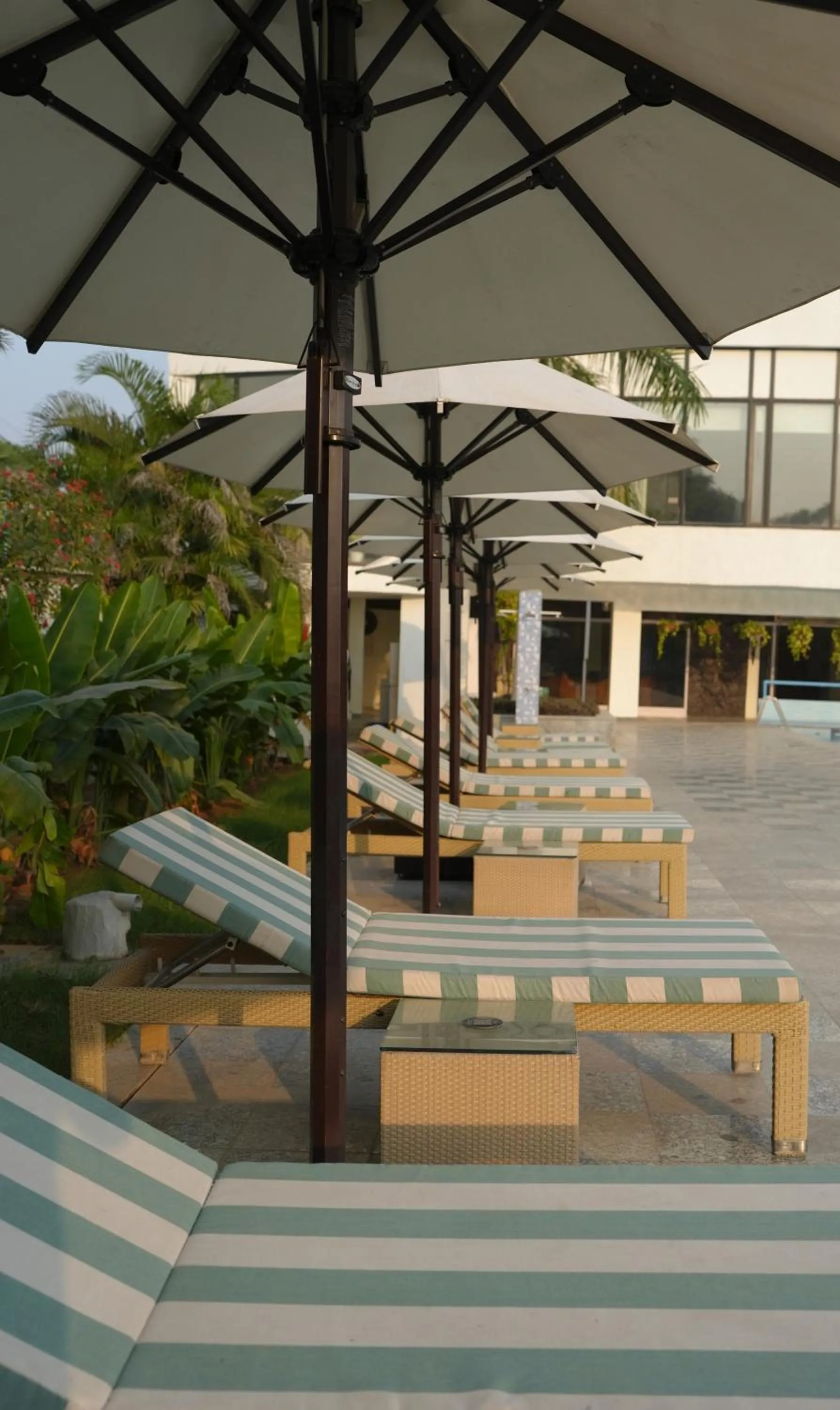 Swimming pool in Best Western Resort Country Club