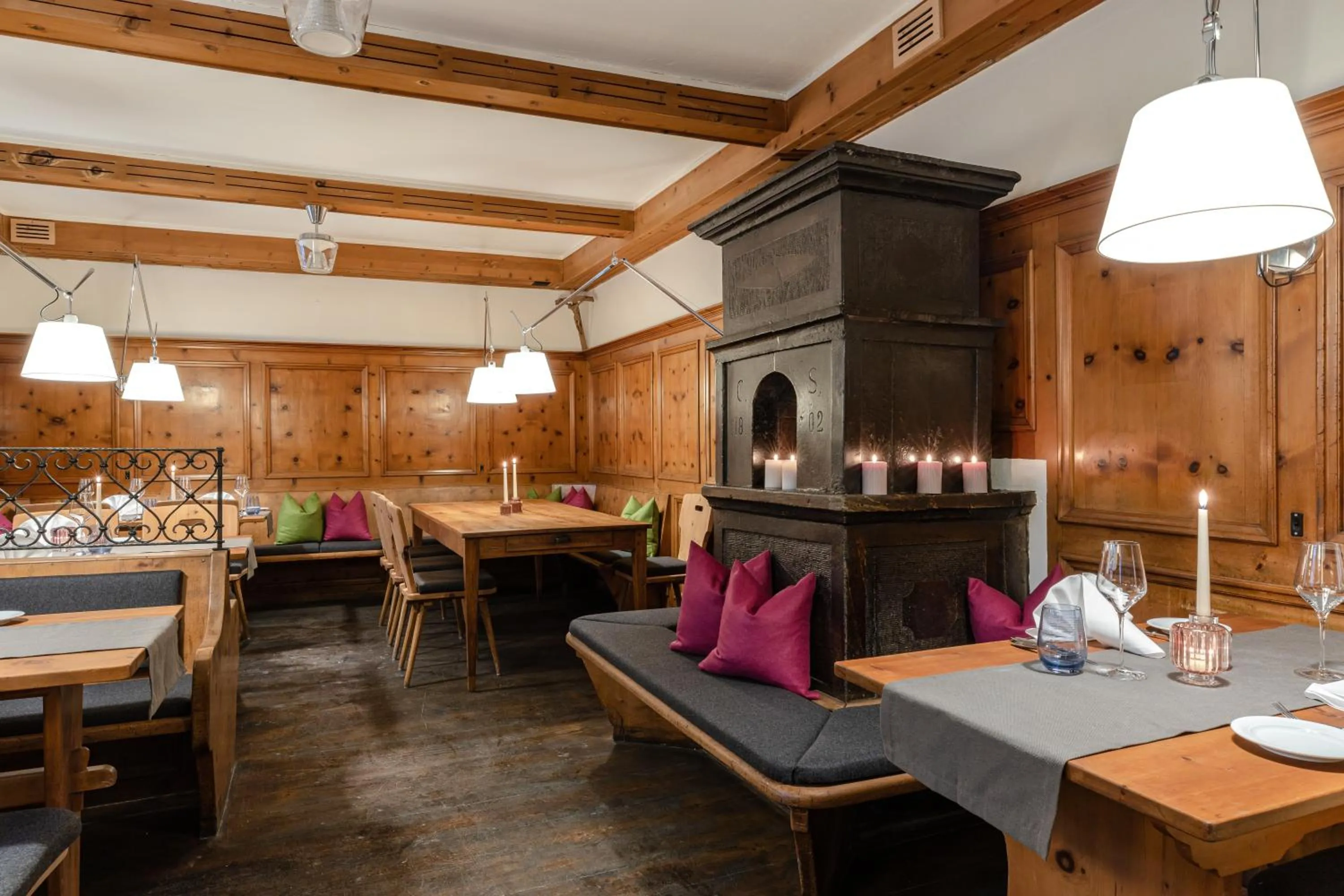 Restaurant/places to eat in Hotel Piz Mitgel