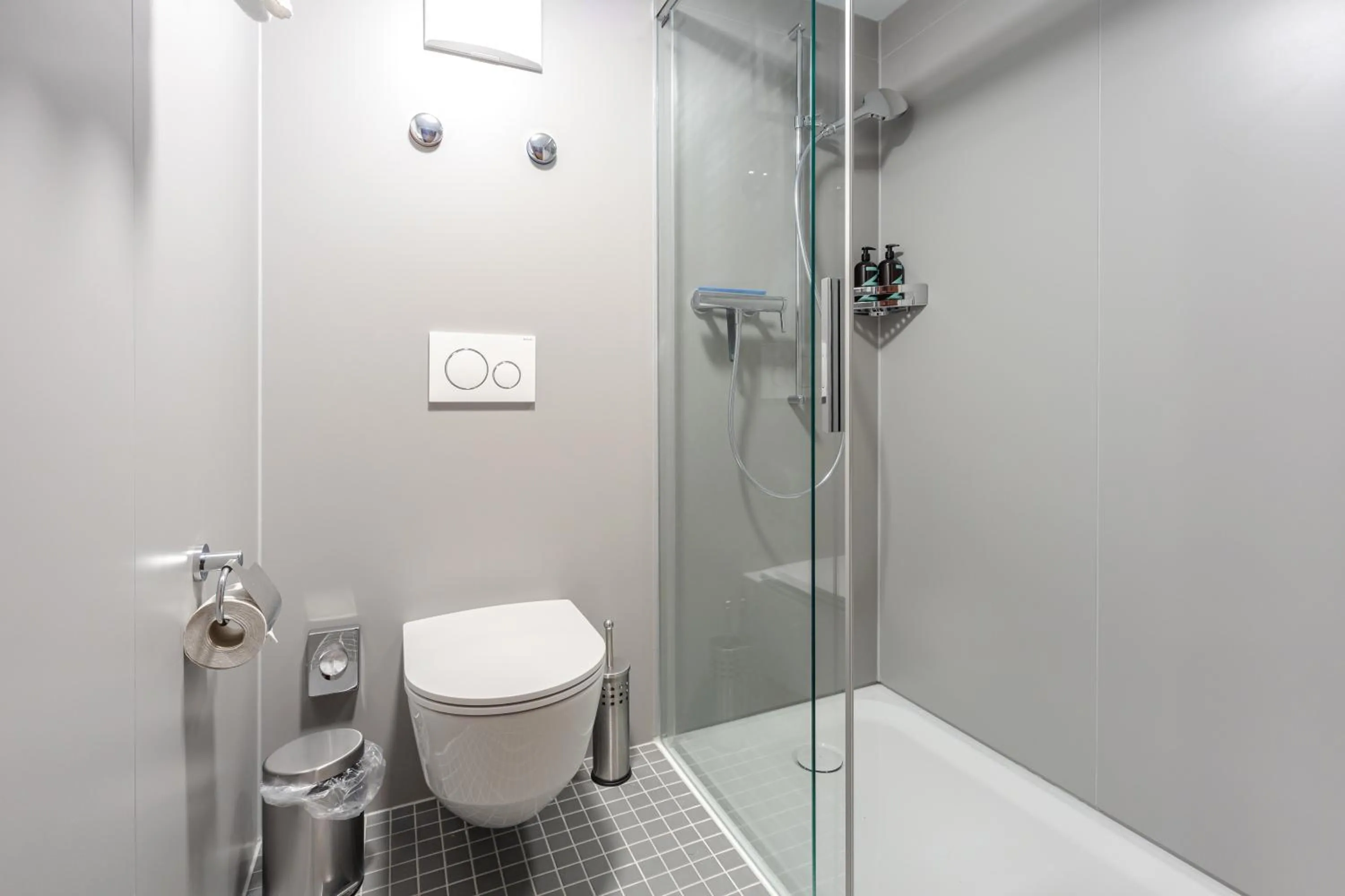 Shower in Hotel Piz Mitgel