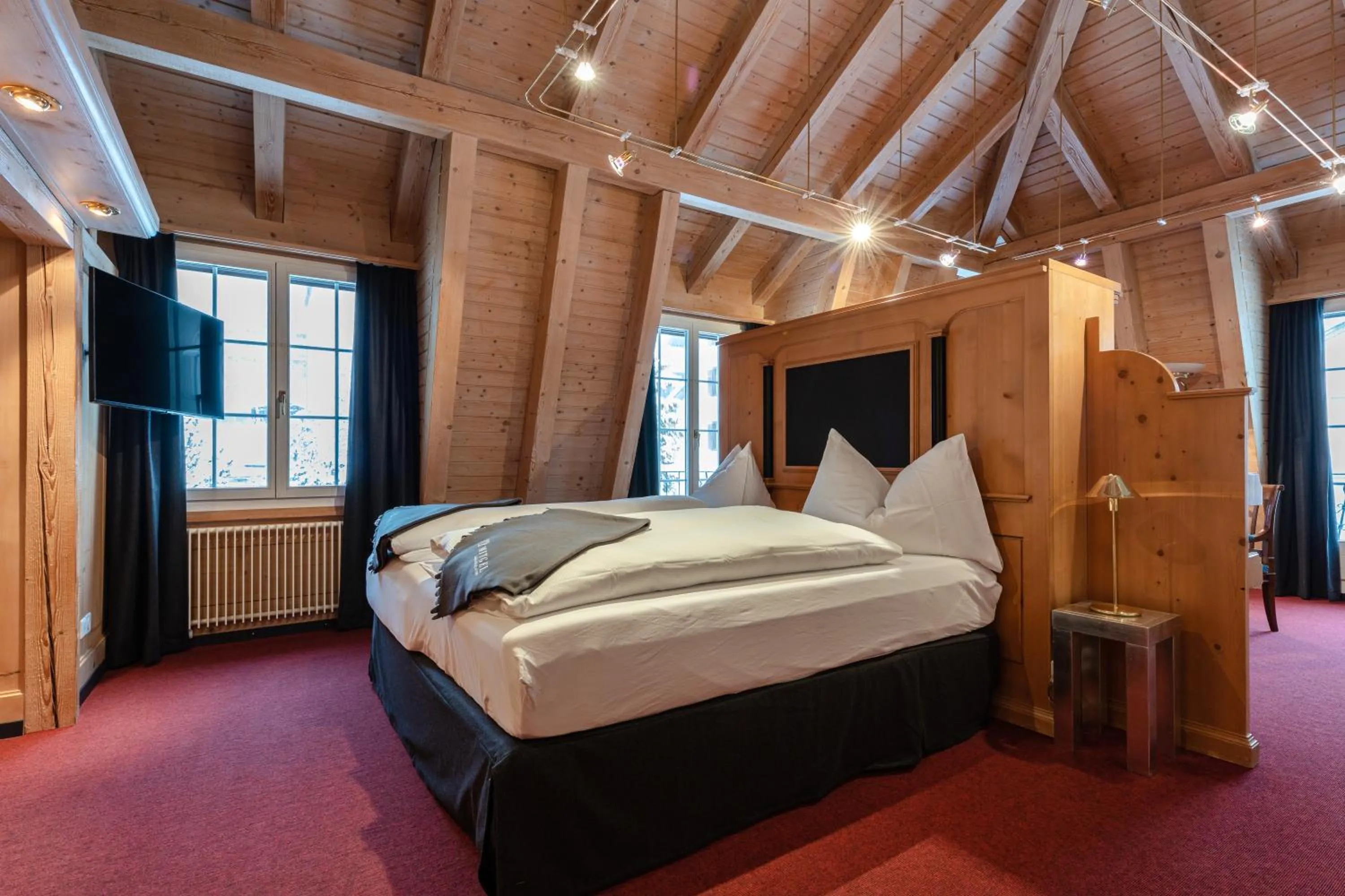 Bed in Hotel Piz Mitgel