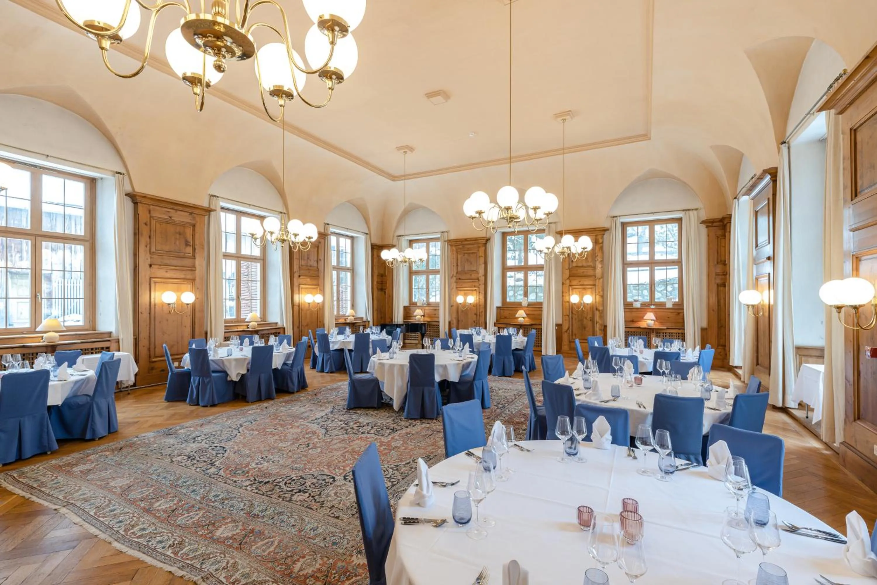 Restaurant/places to eat in Hotel Piz Mitgel