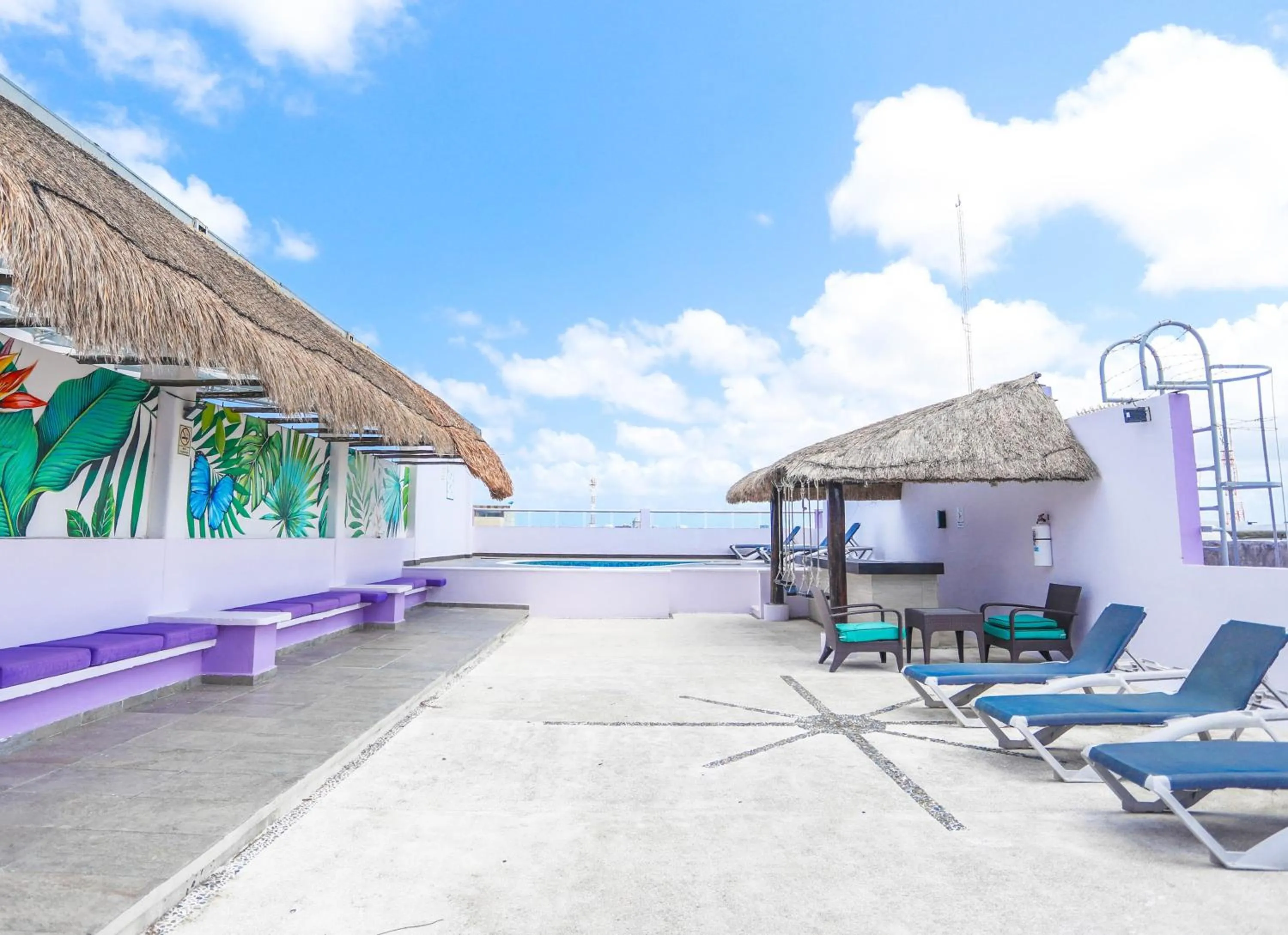 Swimming pool in Hotel Kavia