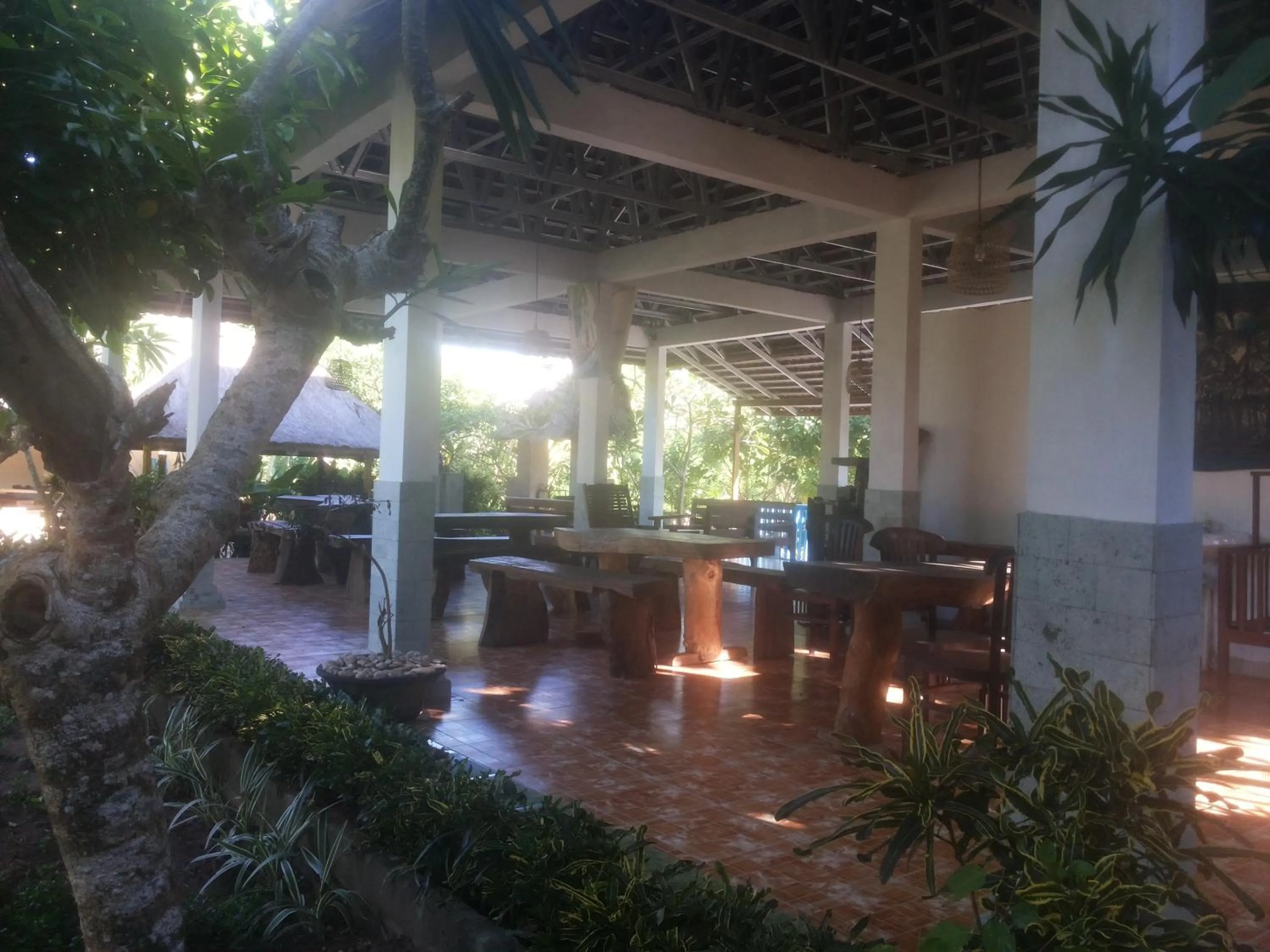 Restaurant/places to eat in Lotus Garden Huts