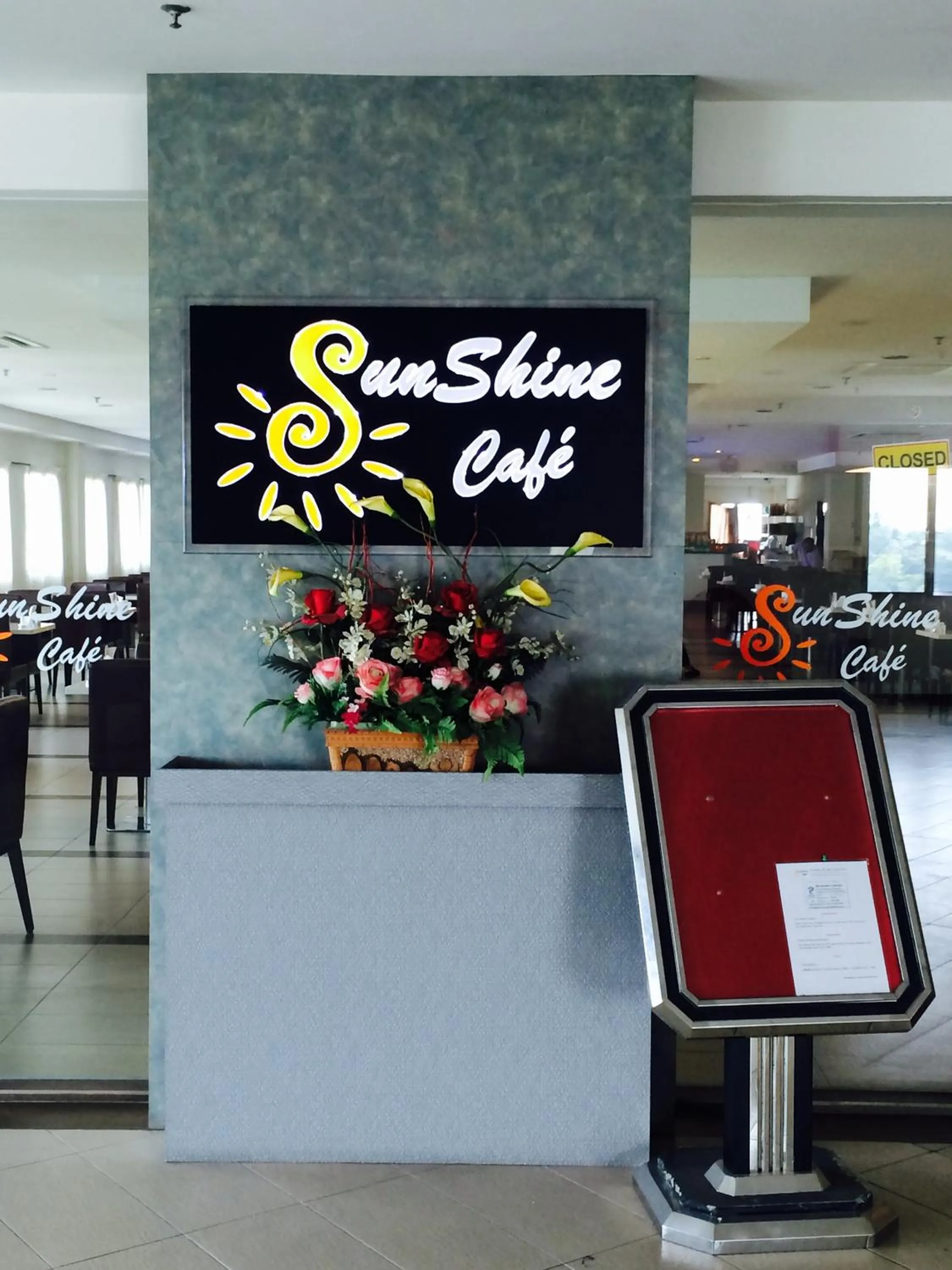 Restaurant/places to eat in Grand Court Hotel